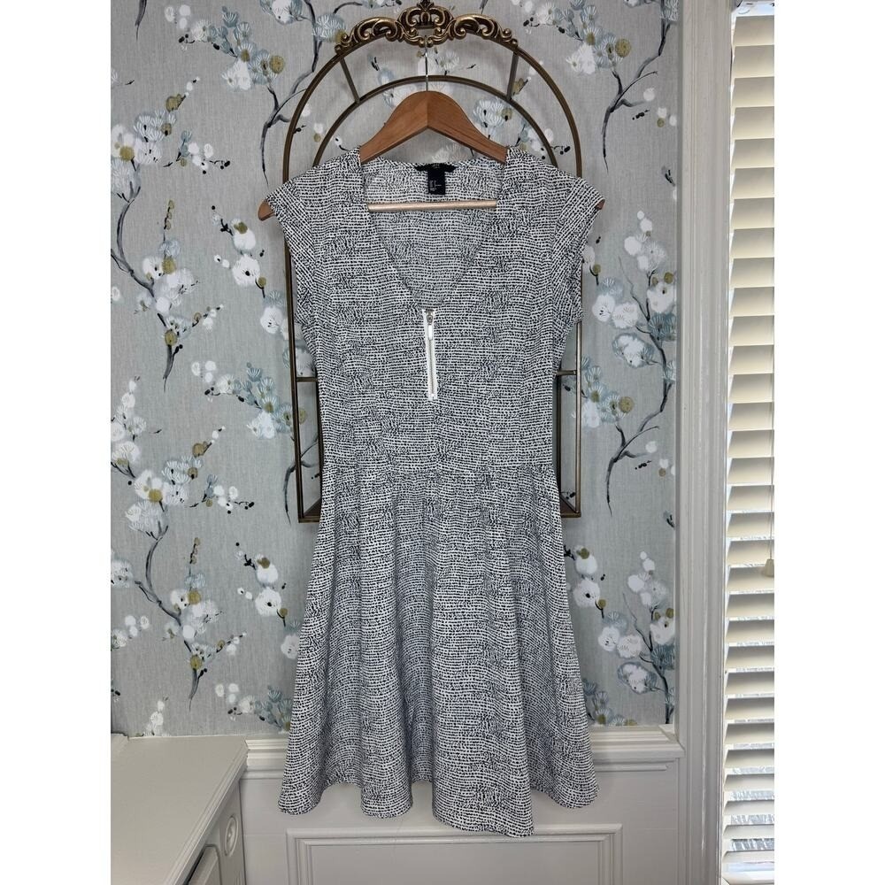 H&M Black and White Pattern Flare Dress – Size 4