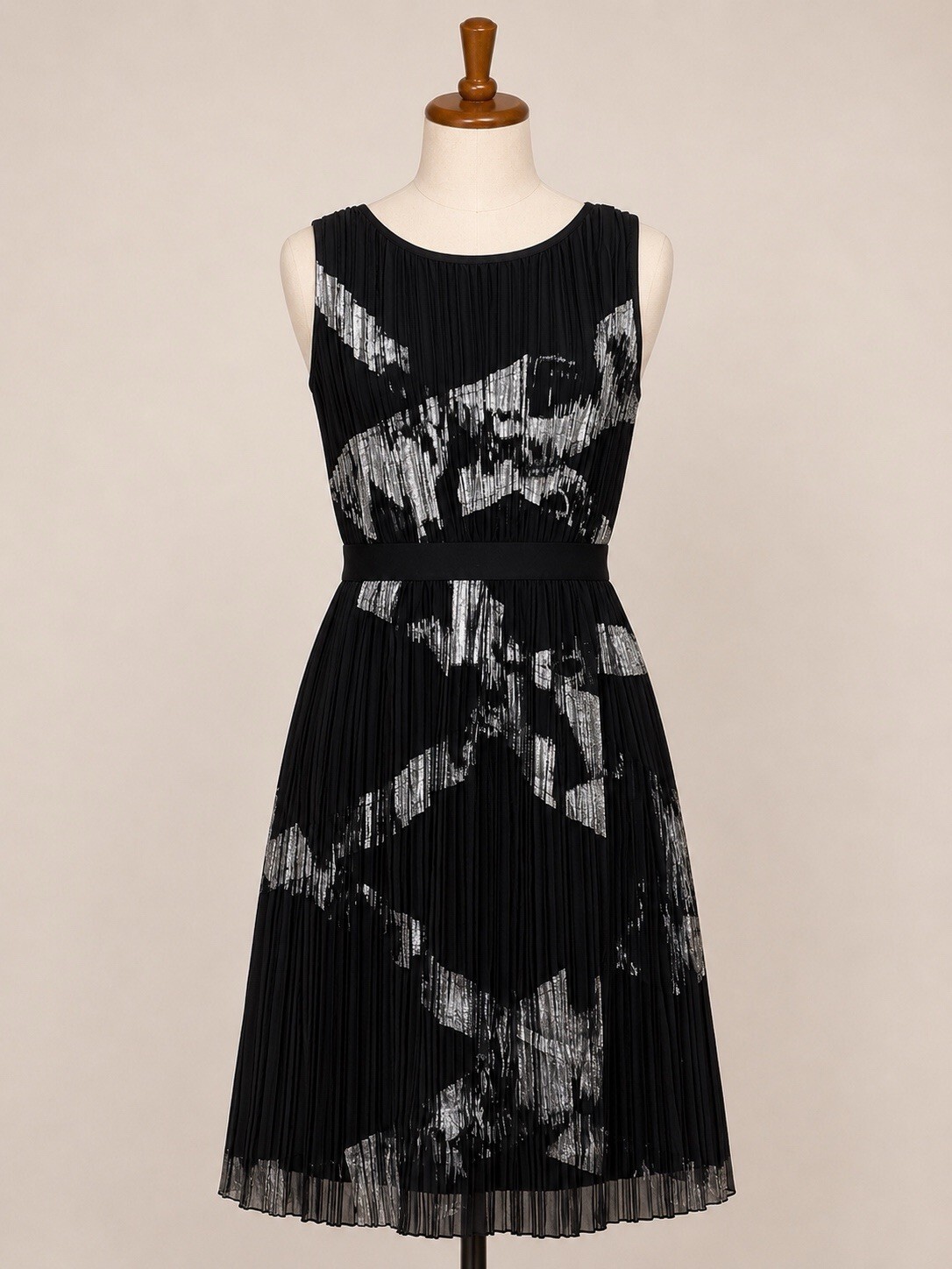 BCBGMAXAZRIA Black Pleated Midi Dress Silver Metallic Detail Size M