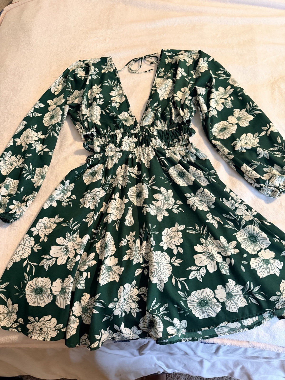 Green floral mni dress with long sleeves and tie back ,cut out and elastic waist