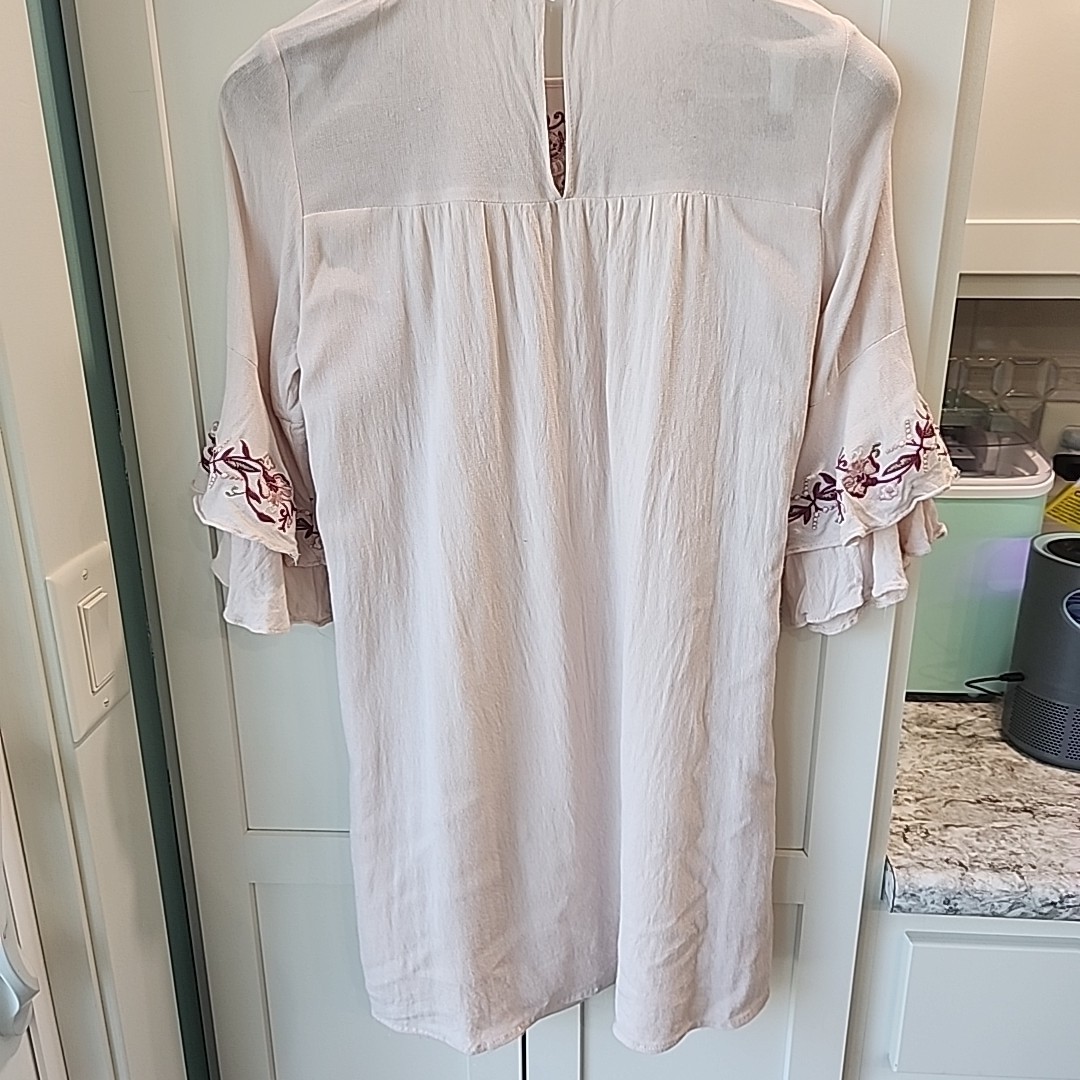 en creme dress Sz S Pink