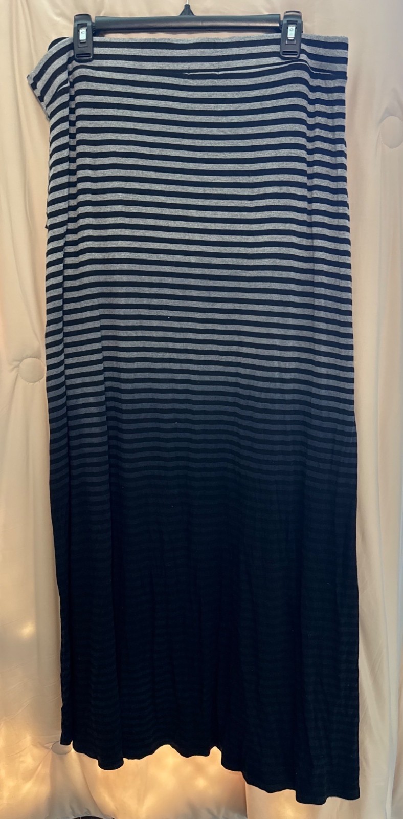Torrid Ombré Skirt Grays to Black Size 2 Stripes & Sash