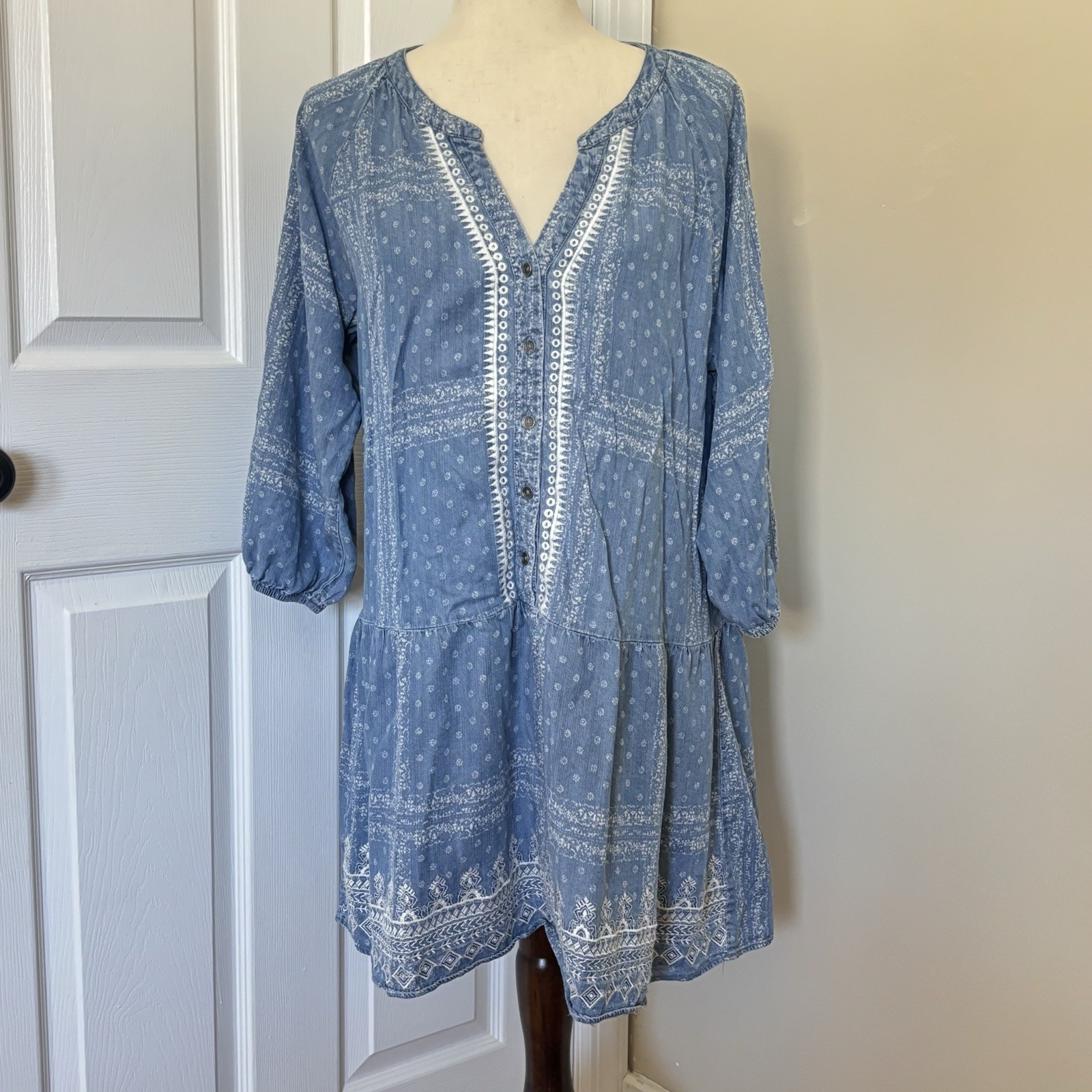 Chelsea & Violet Silk Chambray Shift Dress Embroidered V-Neck Slit Sleeve L