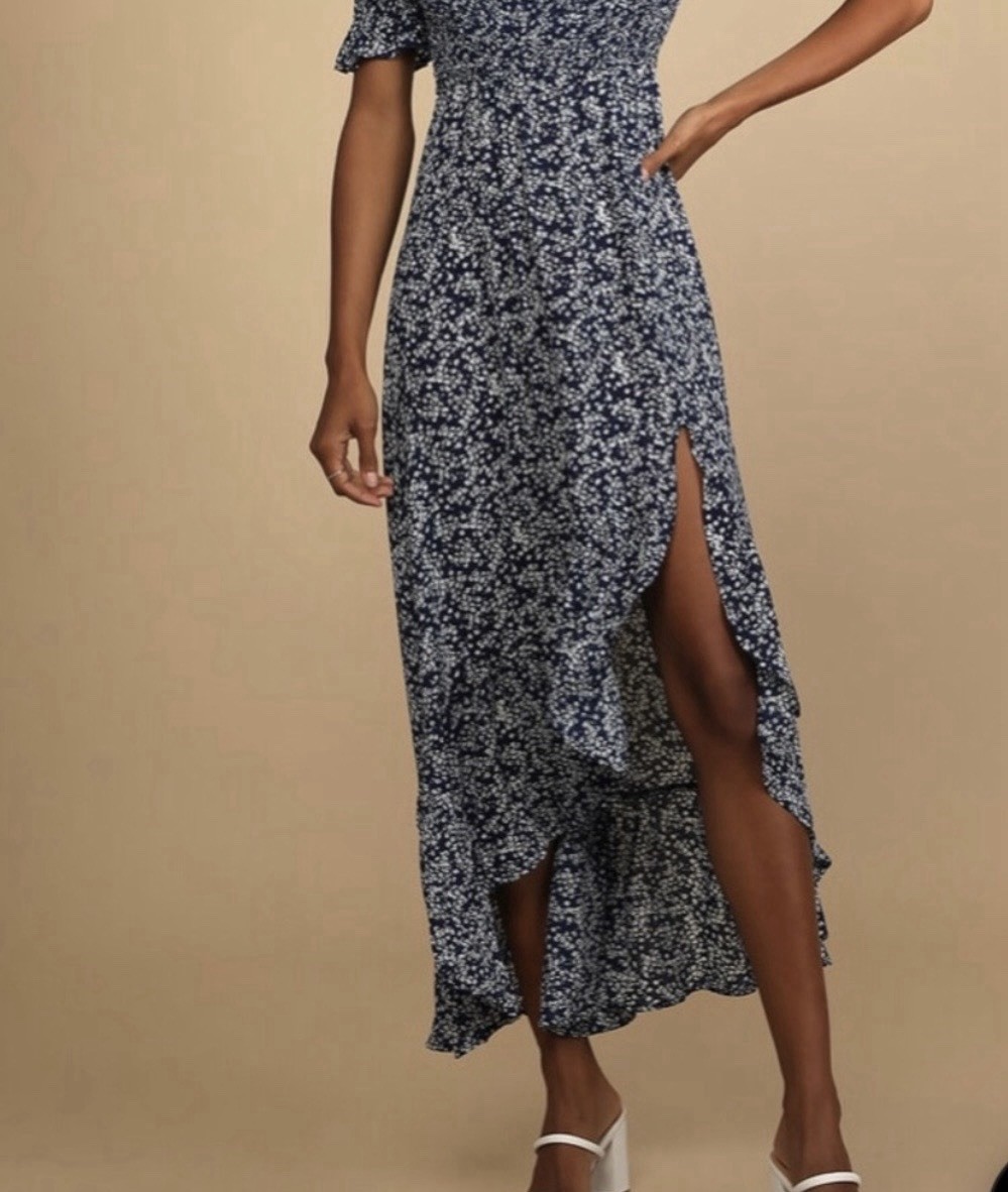 Lulus blue & white floral off shoulder smocked maxi dress – size S – slit – EUC