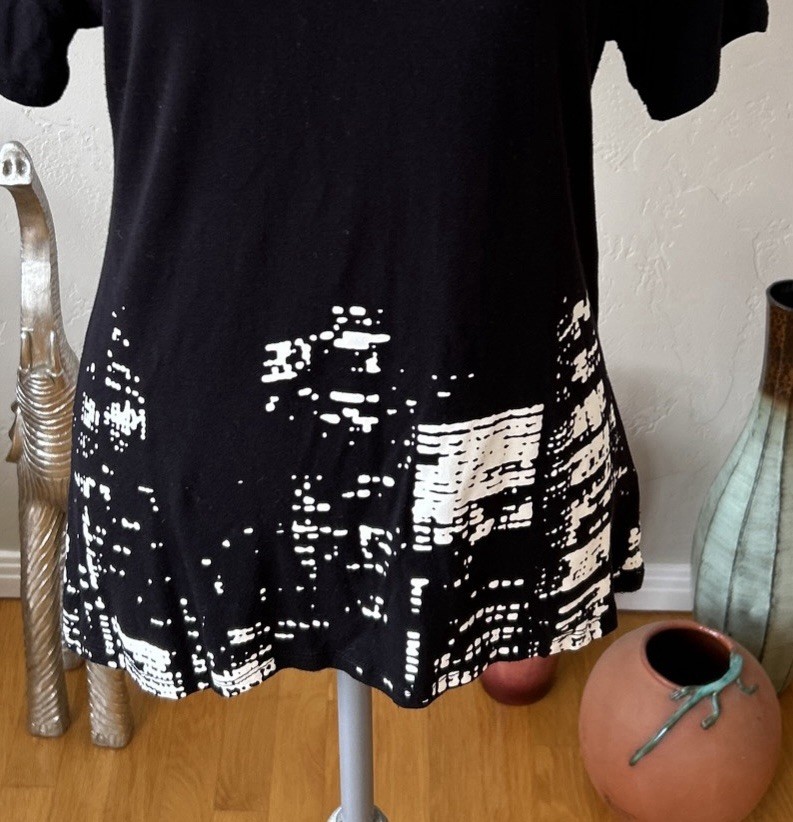 Elie Tahari Design Nation NYC Fit & Flare City Skyline Black & White Top Women M