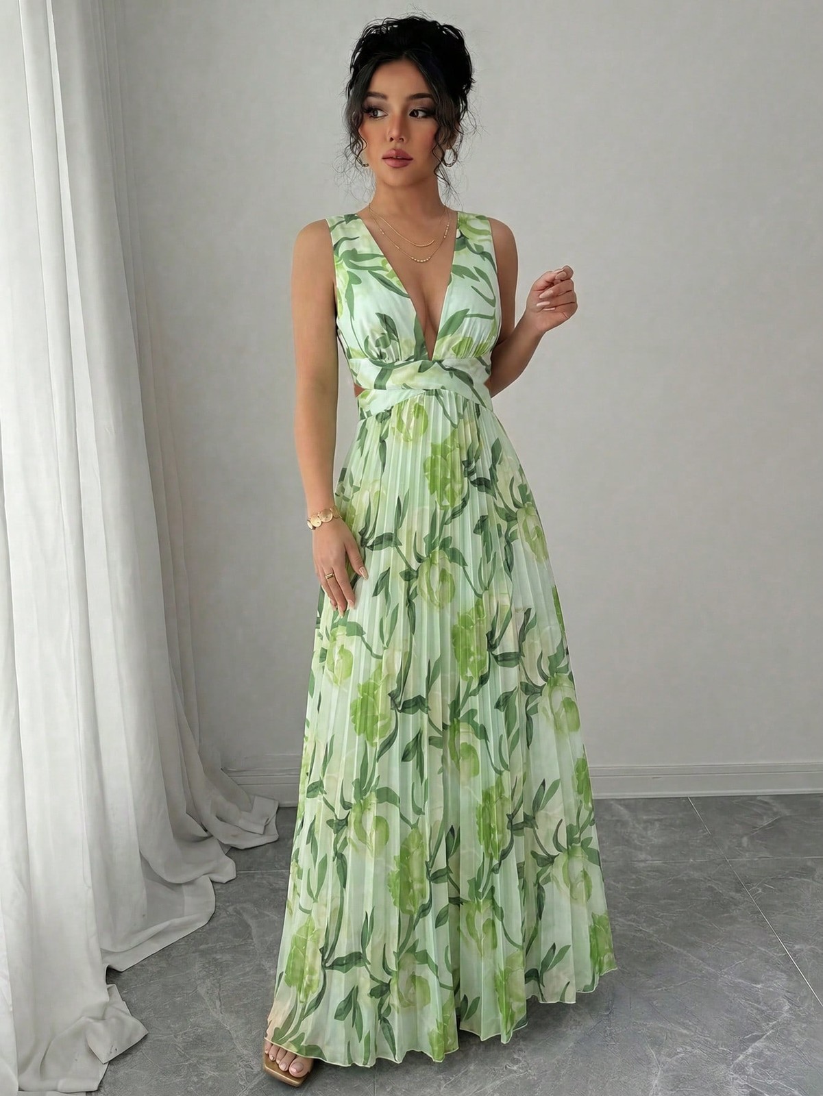 Sleeveless V Neck A Line Maxi Dress with Ruffle and Floral