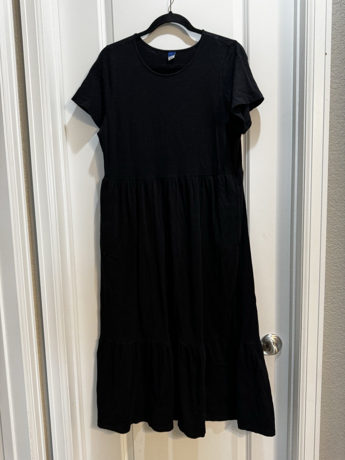 Old Navy Black Tiered Dress Large Round Neck Short Sleeves Slide Pockets Cotton