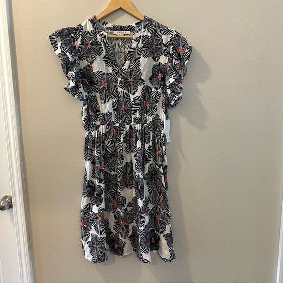 Single Thread Women’s Printed Flutter Sleeve Dress Size Large NWT