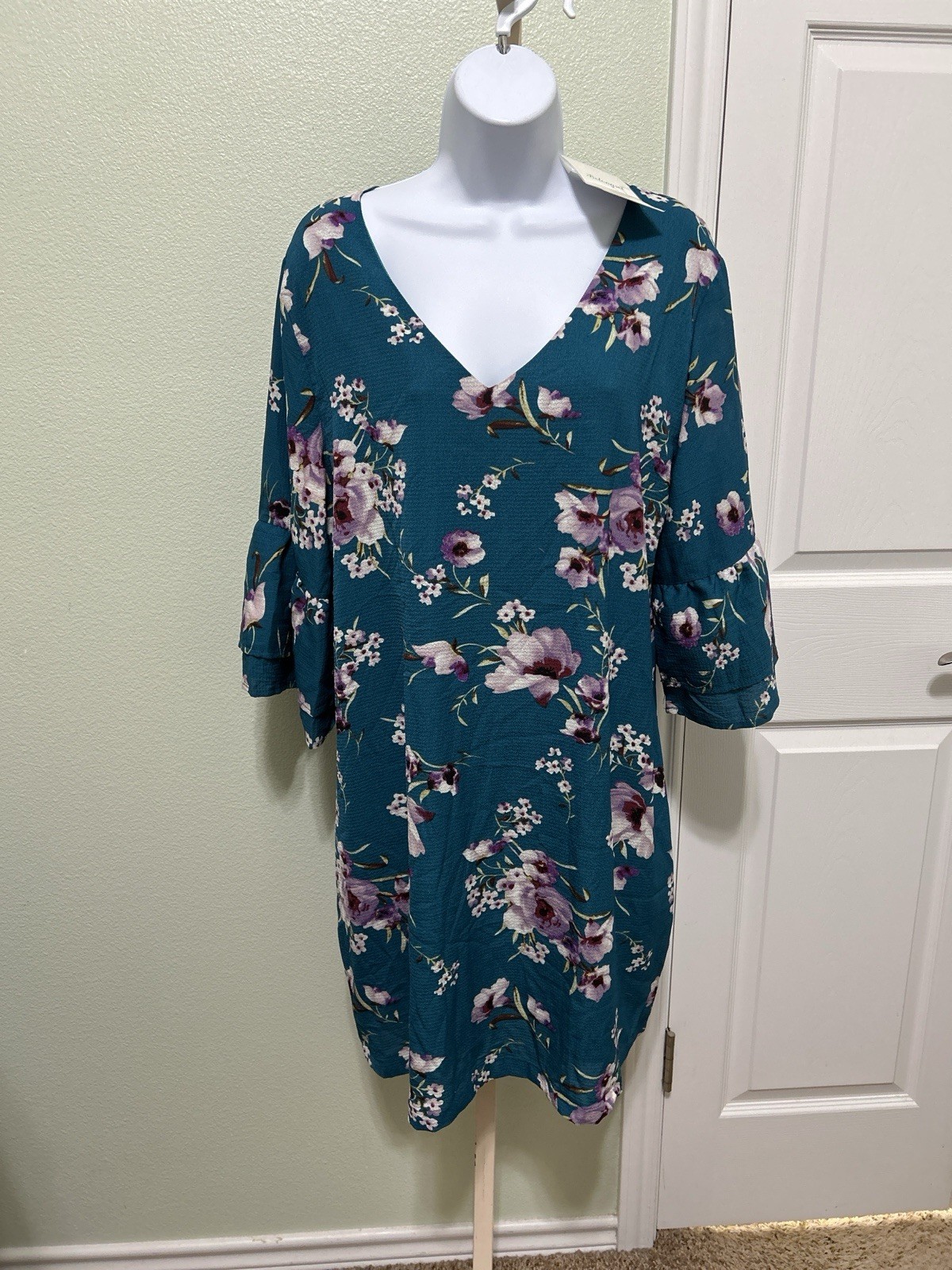 NWT BELONGSCI Turquois Floral Bell Sleeve Woman XL Dress