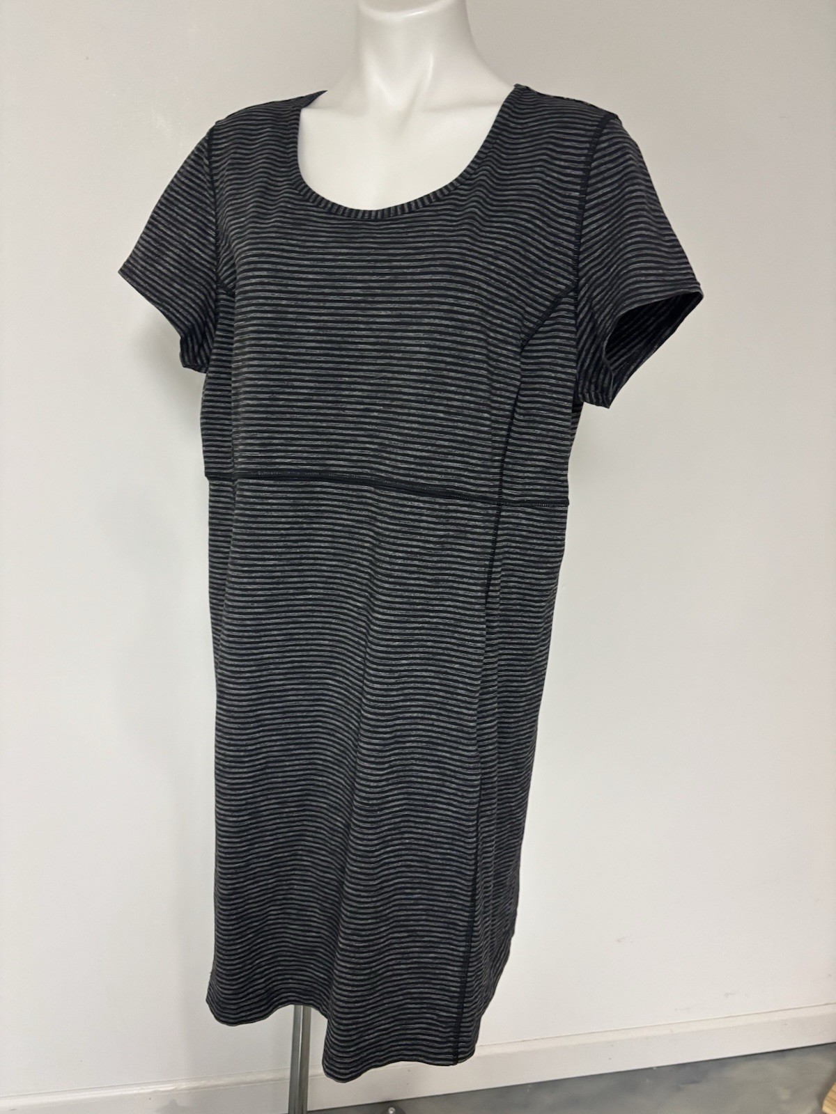 Duluth Trading Co black and gray striped short sleeve Spandex Women’s dress Xxl