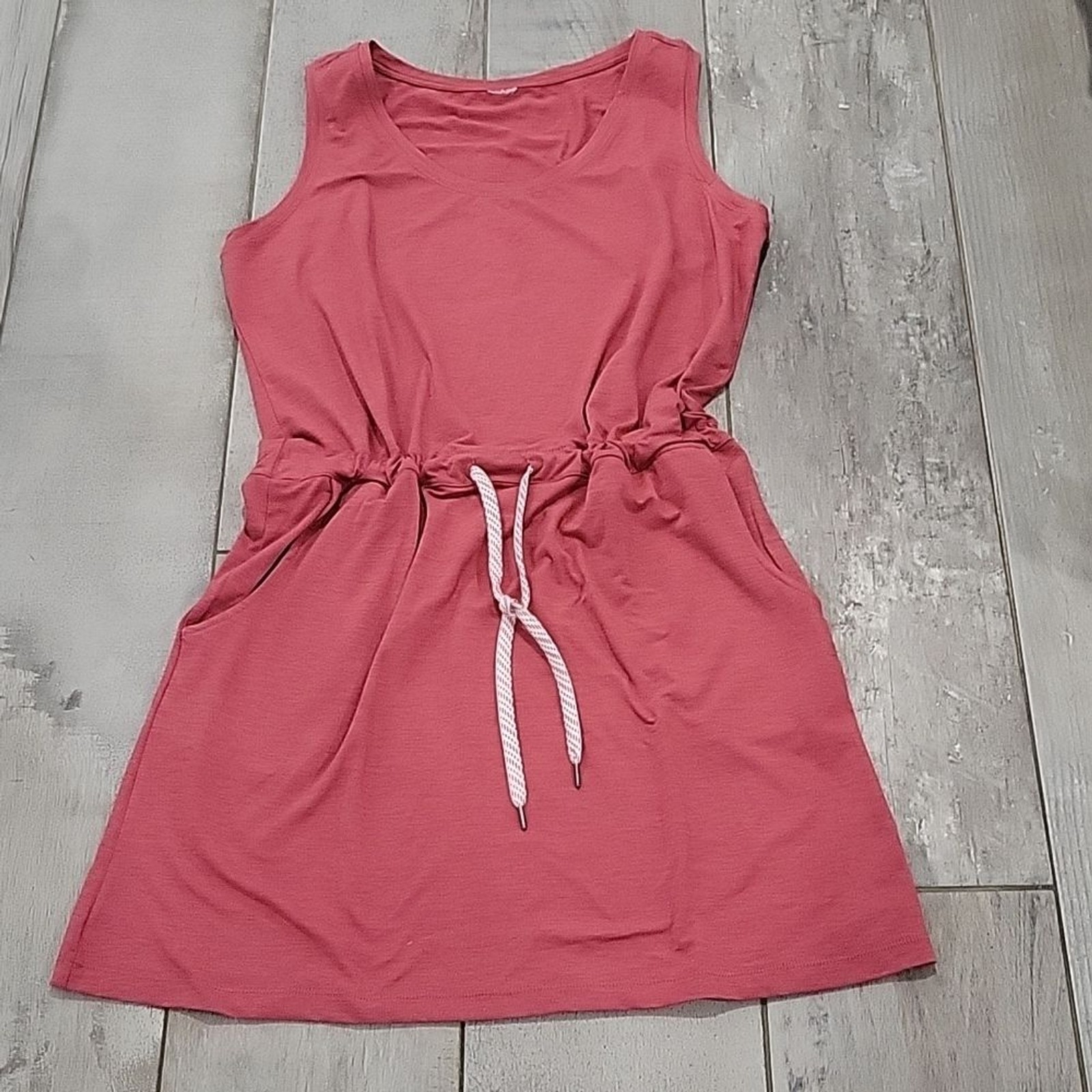 Unknown source but sooo soft pink short sleeve size medium with pockets #25