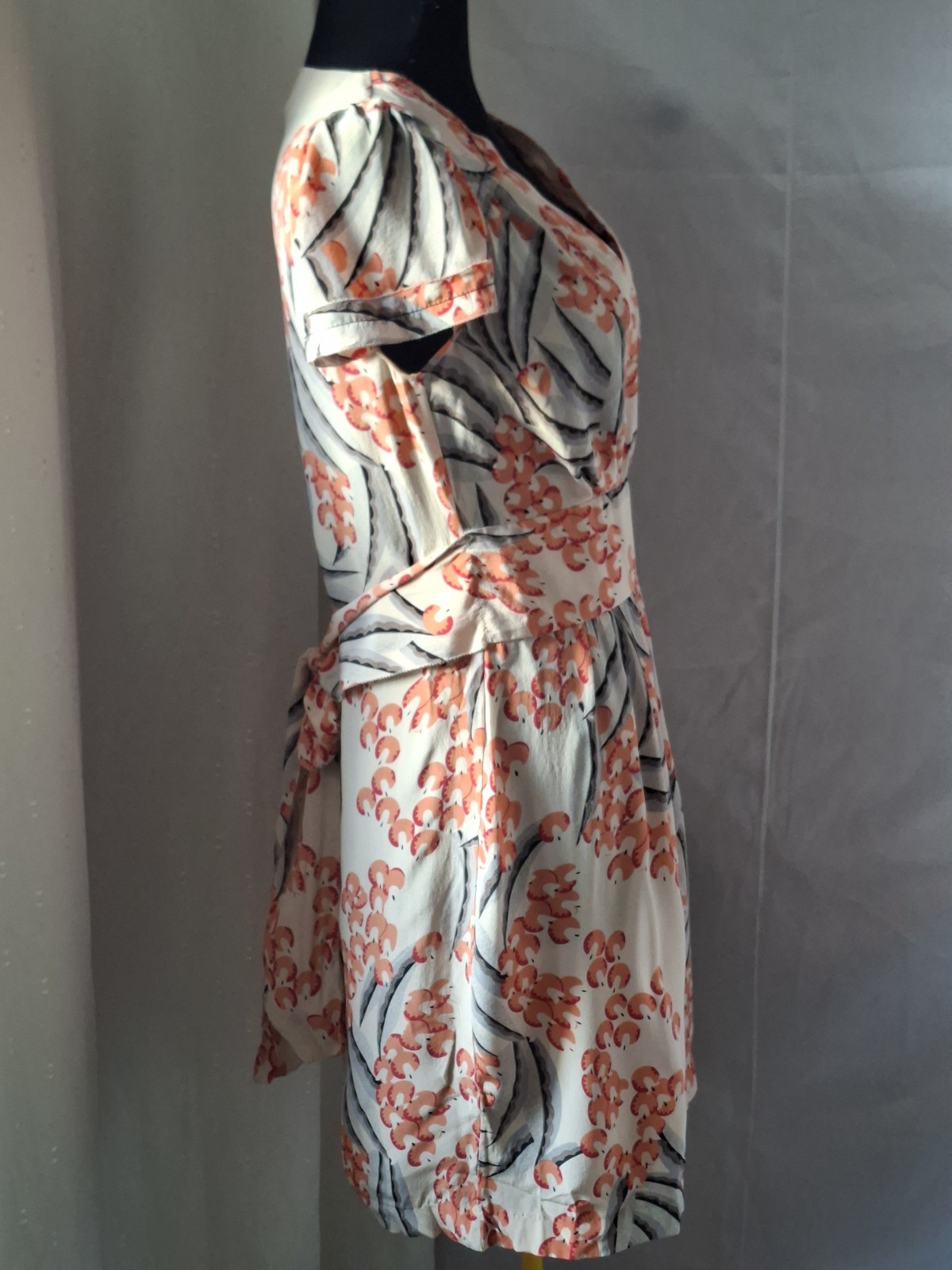 100% Silk Wrap Style Dress Cream Peach Art Print Belted V-Neck Short Sleeve Size