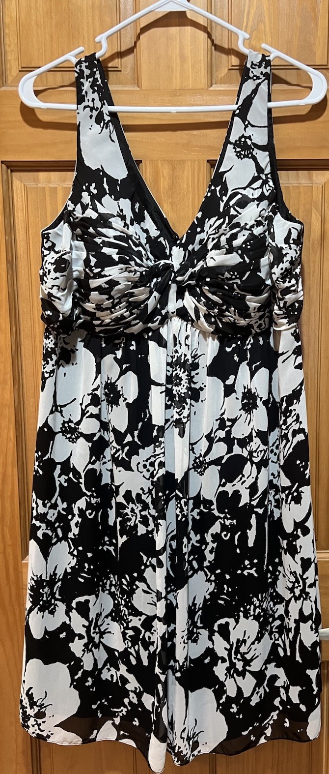 OC By Oleg Cassini Dress Women’s 14 Black Handkerchief Chiffon Floral V Neck