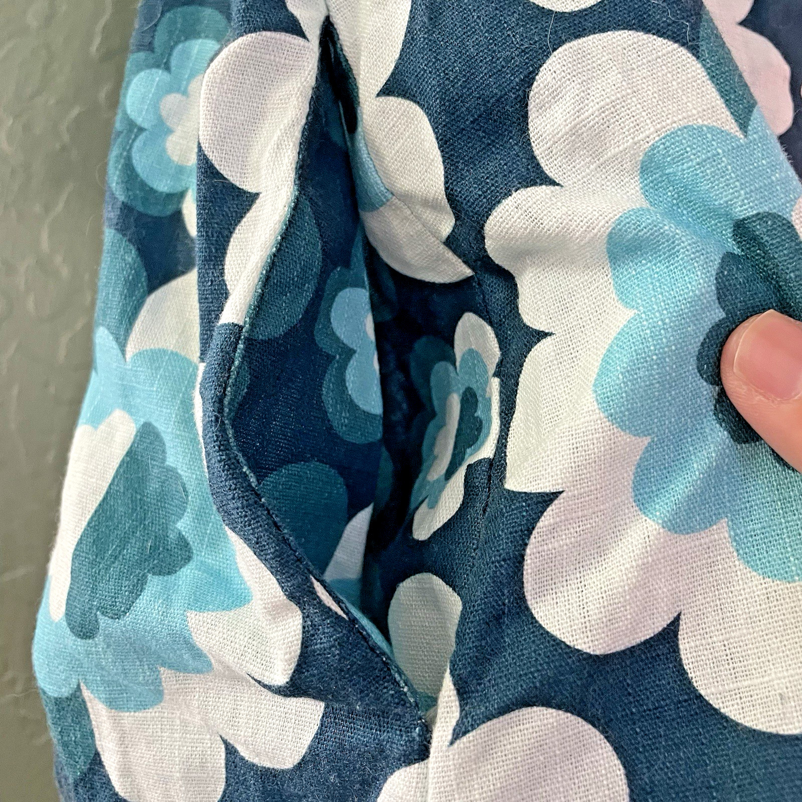 Lesley Evers Blue Zinnia Flowers Retro Floral Print Sleeved Dress with Pockets