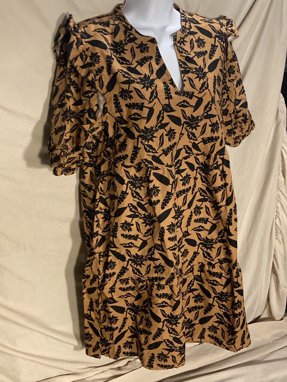 GOODTHREADS MEDIUM Linen Cotton Elbow Sleeve Split Neck Dress, Tan Block Floral