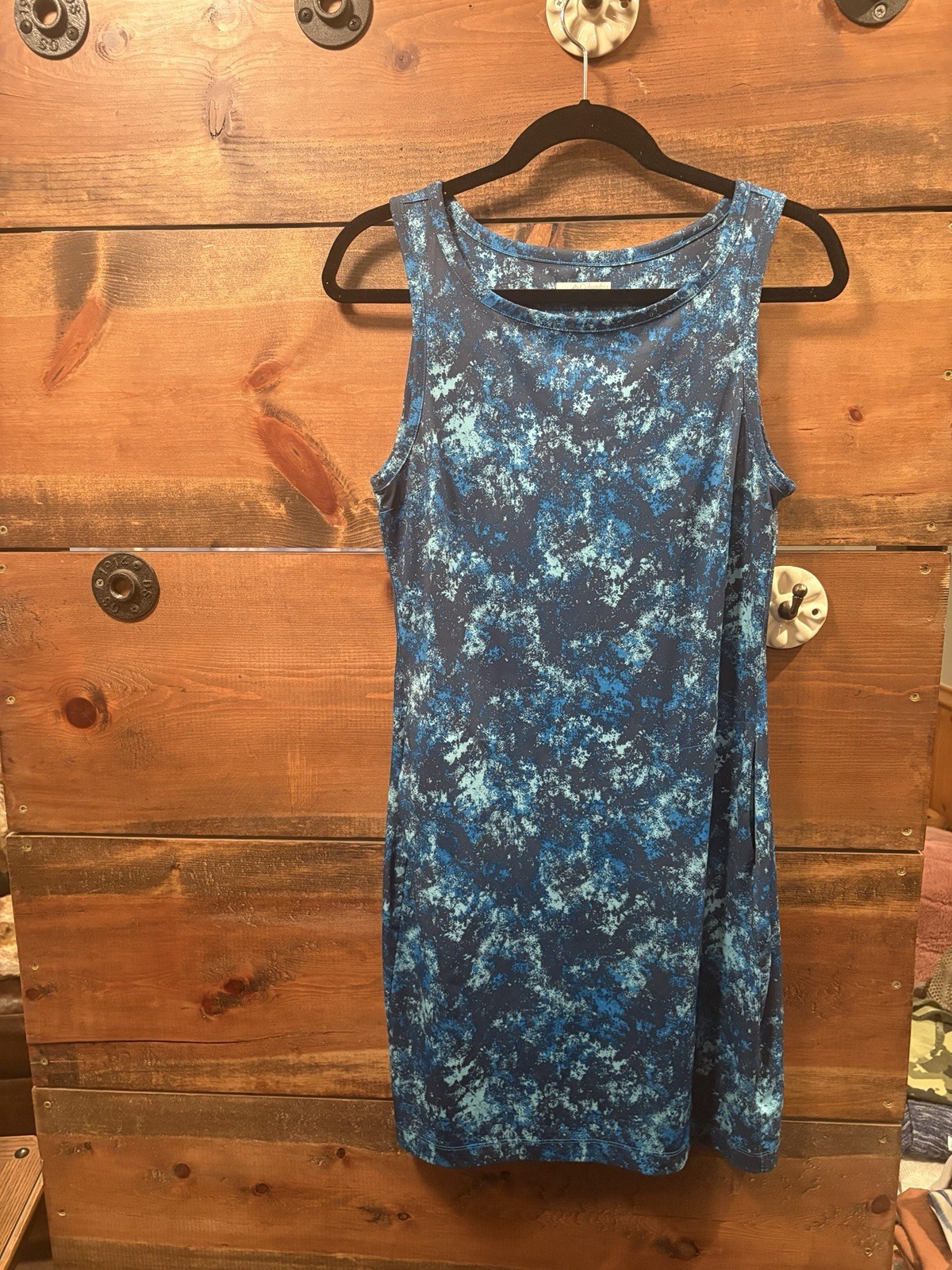 Columbia Women’s Size Small Mid Thigh Length Shift Dress In Bursts Of Blue