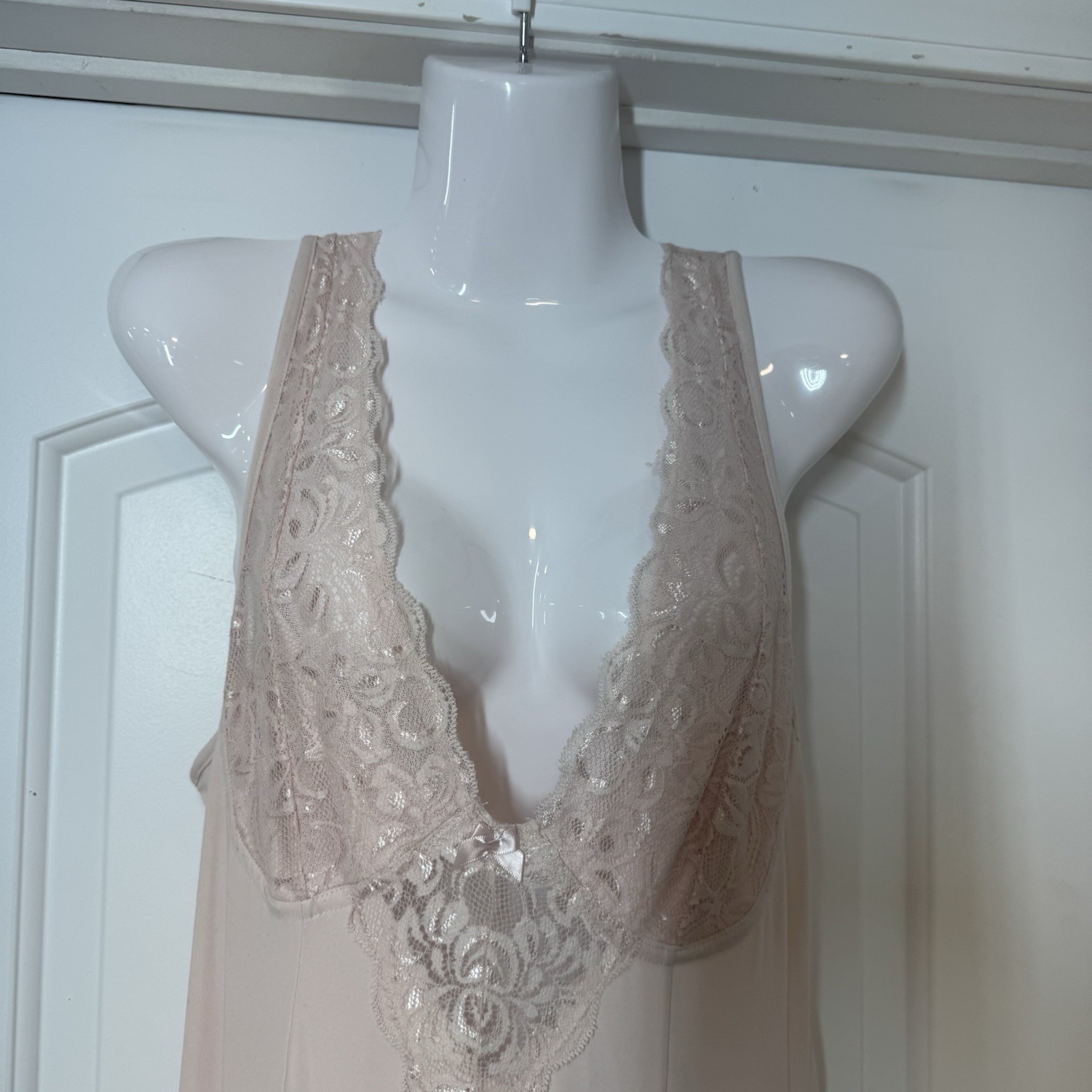 Soft Surroundings Lingerie Slip Dress Womens M Pink Feminine Classic Sexy Plunge