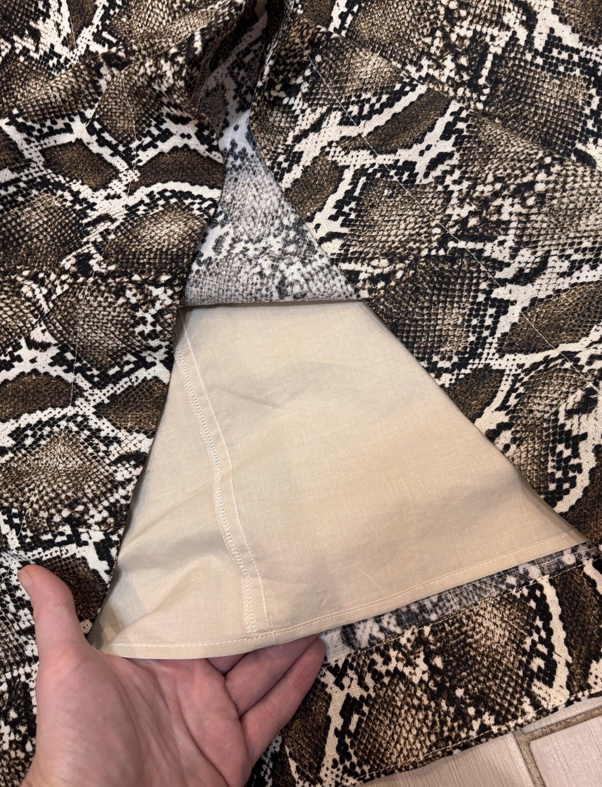 H&M V-NECK SHIFT DRESS Snakeskin pattern Size M