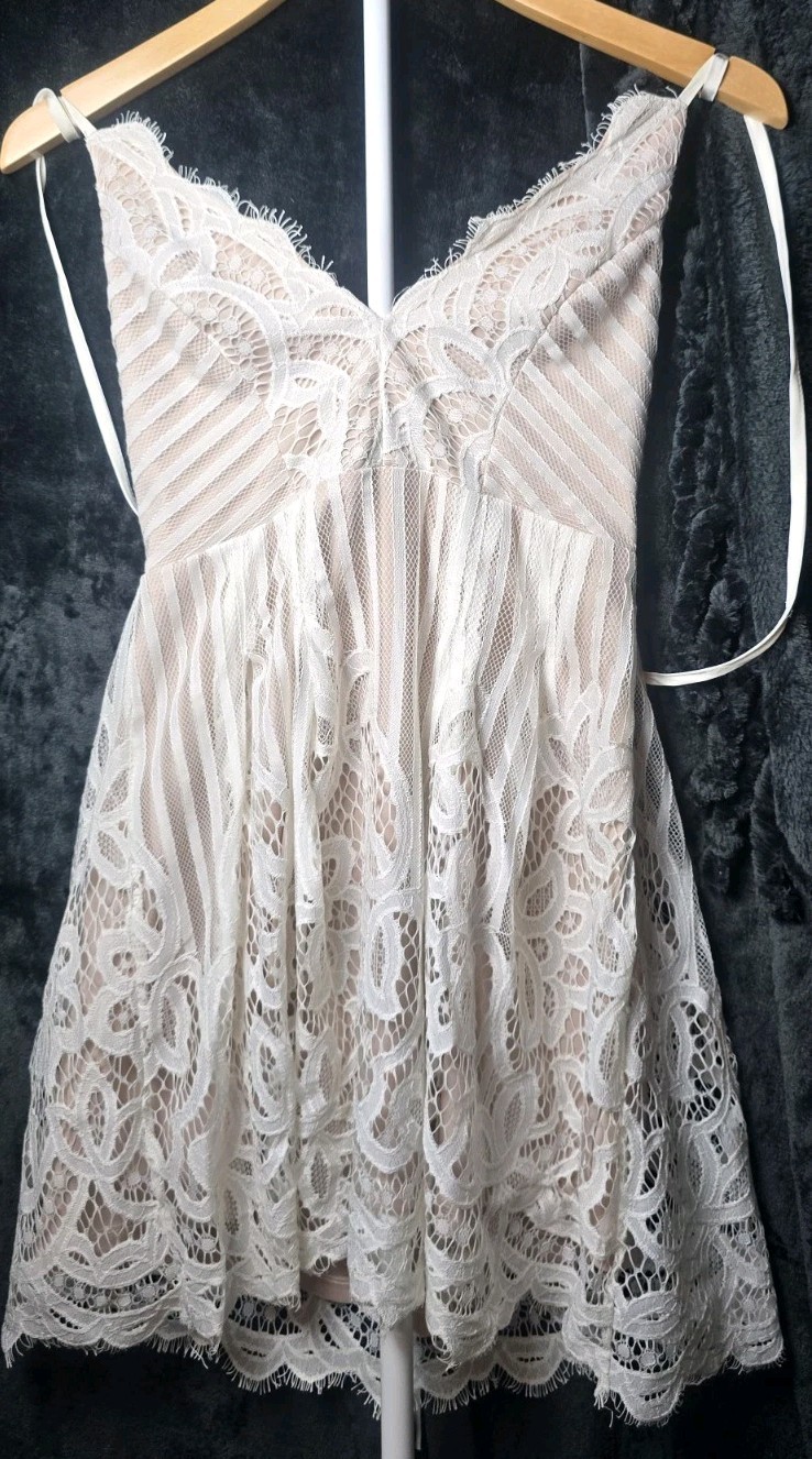 Y2K Love Triangle Lace Dress Criss-cross Tied In The Back Size 10.