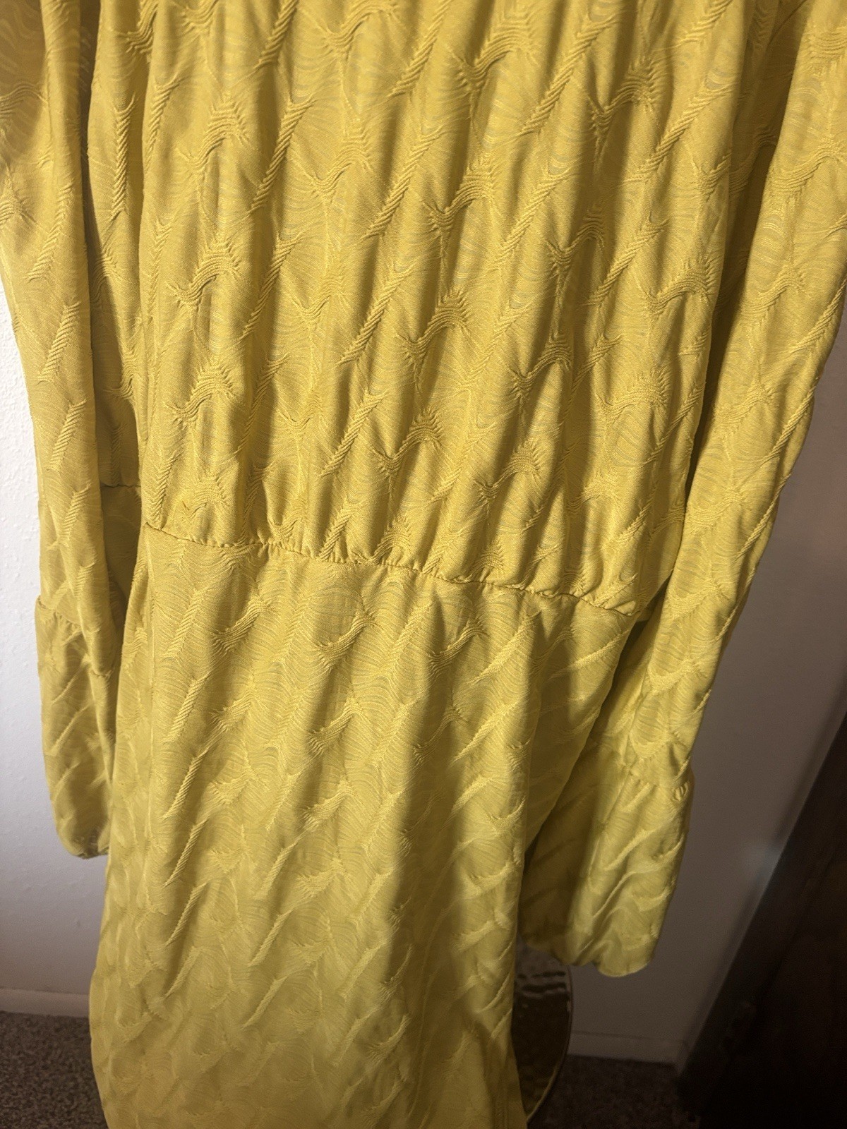 Pretty Little Thing Textured Plunge Front Ruched Bodycon Dress size 24 NWT