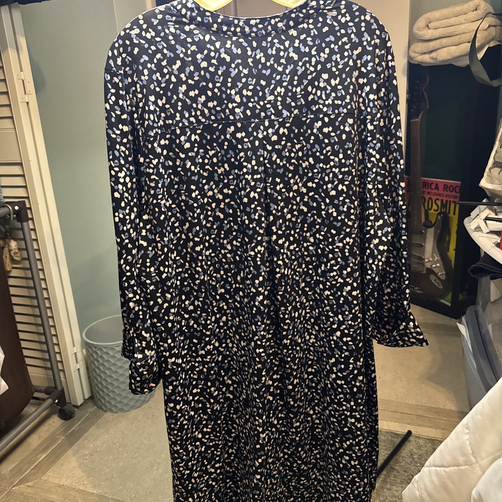 NWT- Ava & Grace Breast Pockets Silver Stud Accent Matching Buttons Button Down
