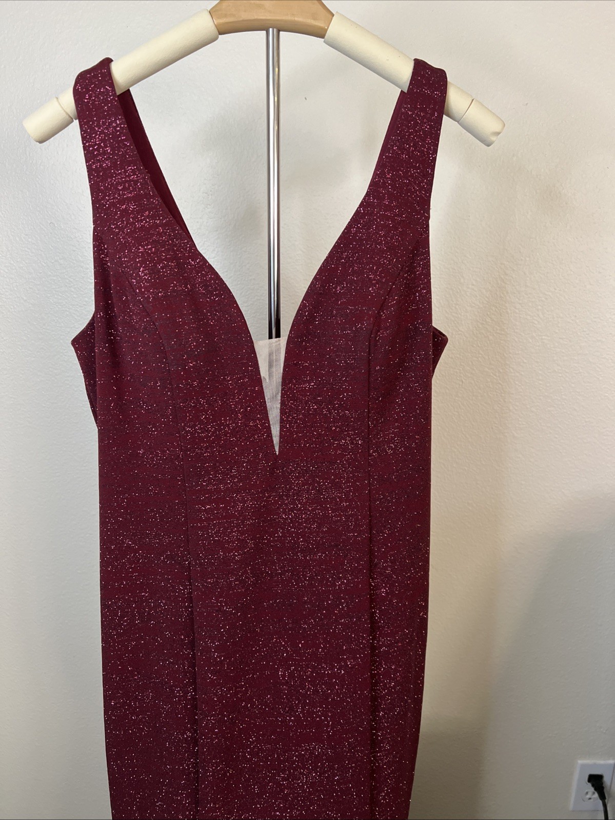 XSCAPE Elegant Burgundy Evening Gown Perfect for Any Formal Occasion Size 14