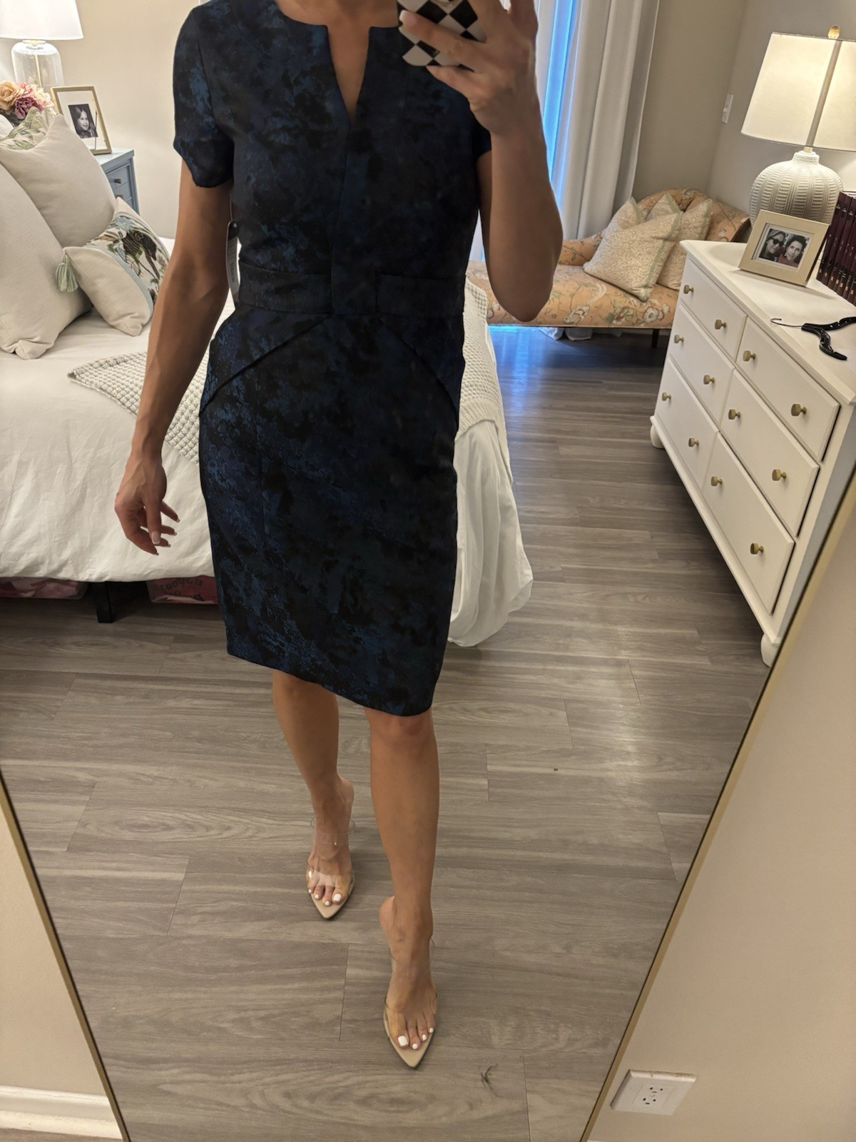 SHANI Blue/Black Floral Jacquard Sheath Knee Dress SS Cap Sleeve V-Neck 8