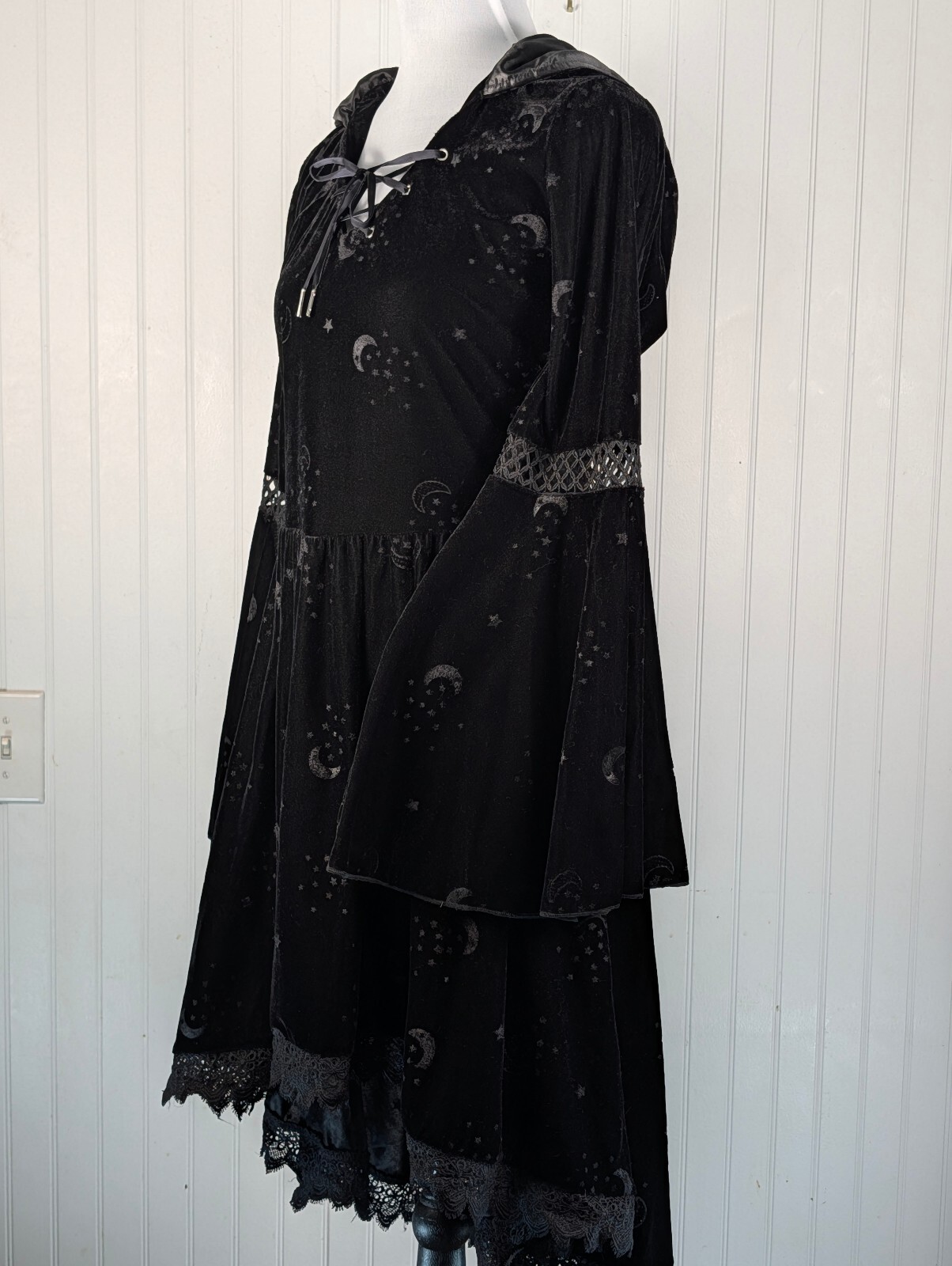 Spirit Halloween Celestial Coven Black Velvet Hooded Dress Moon & Stars M