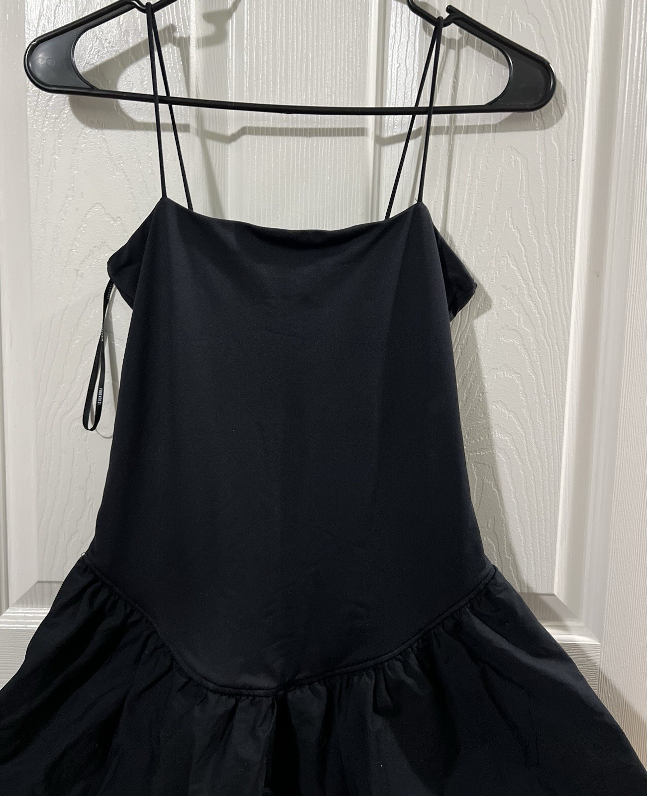 Forever 21 Poplin Balloon Bubble Hem Mini Dress in black. Spaghetti Straps. Sz M
