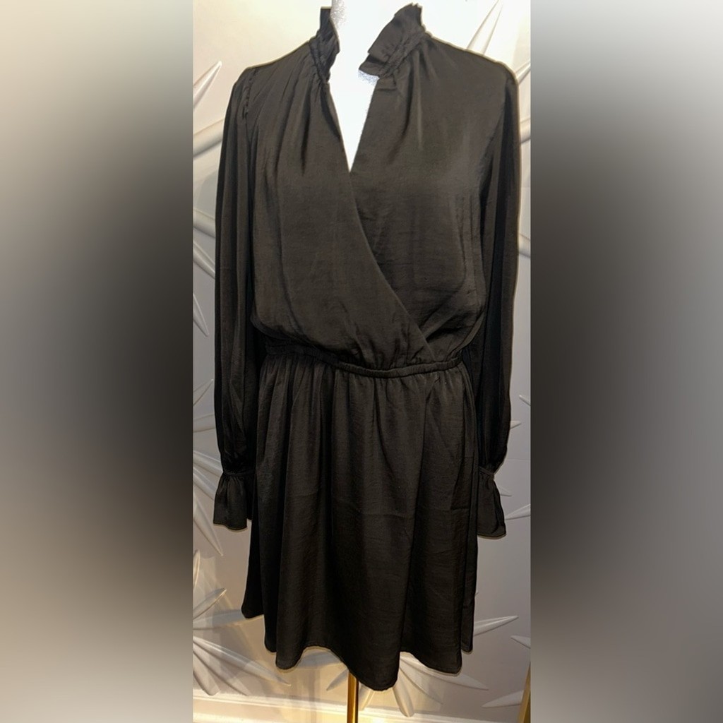NWT Banana Republic SZ M Black faux wrap dress w/ruffled neckline/bust 32”-38”
