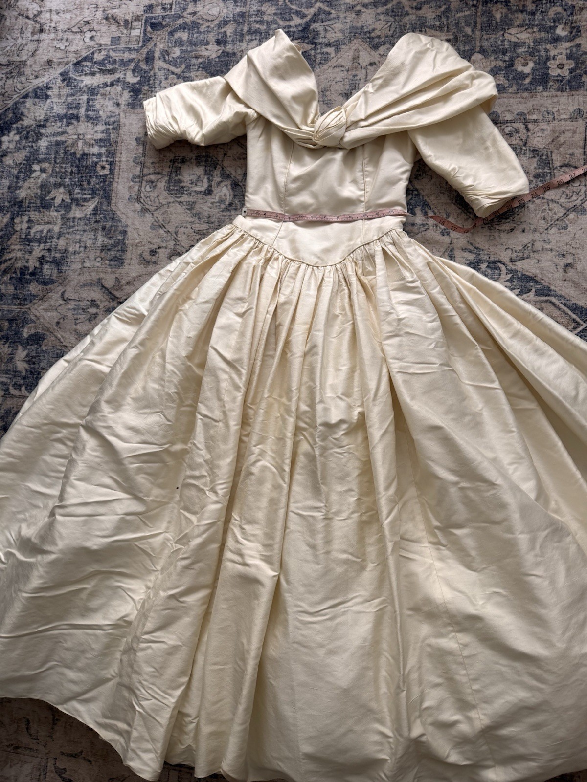 Gorgeous Silk Annalise Sharp London Gown Excellent Condition.