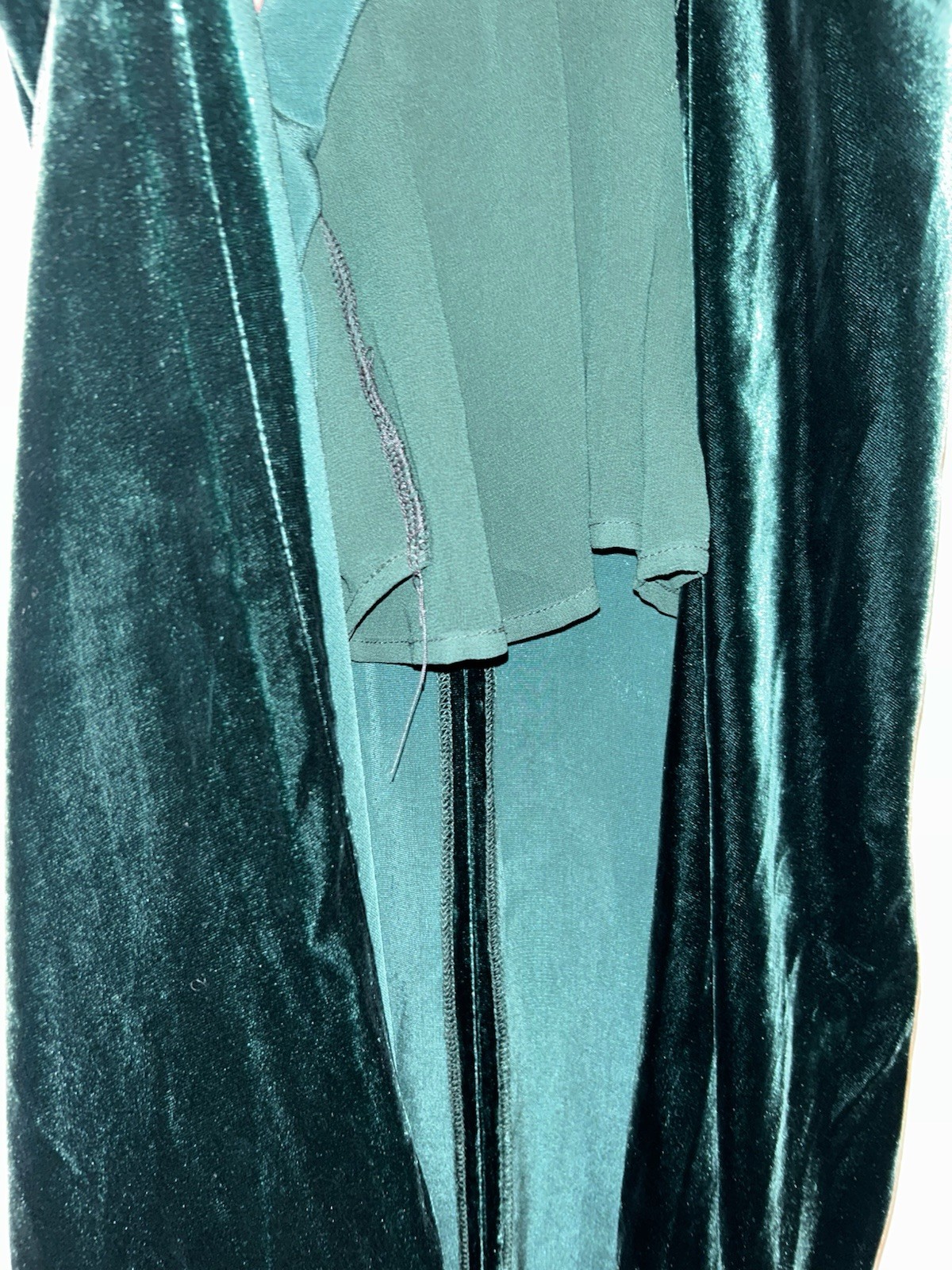 BCBGMAXAZRIA “Mallory” Emerald Green Evening Gown – M – Silk Velvet Slit Dress