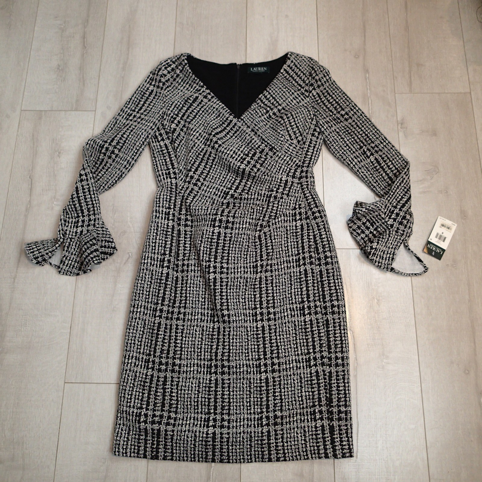 RALPH LAUREN Black white Ruched Ruffled Cuff Plaid Long Sleeve VNeck Size 8