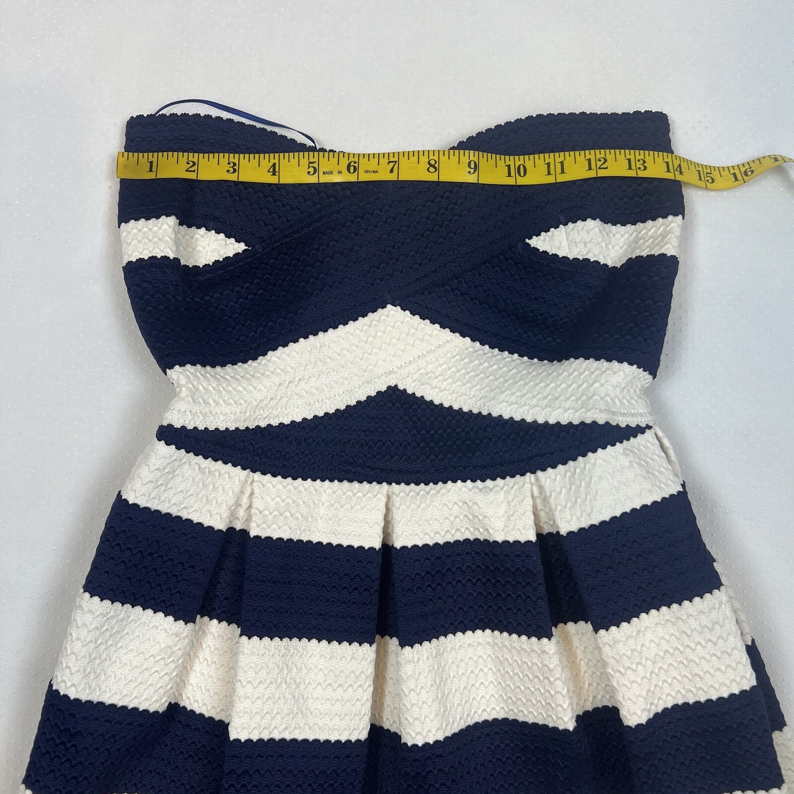 BCBG MaxAzria Women’s Size S Strapless Mini Bandeau Bandage Dress Blue White