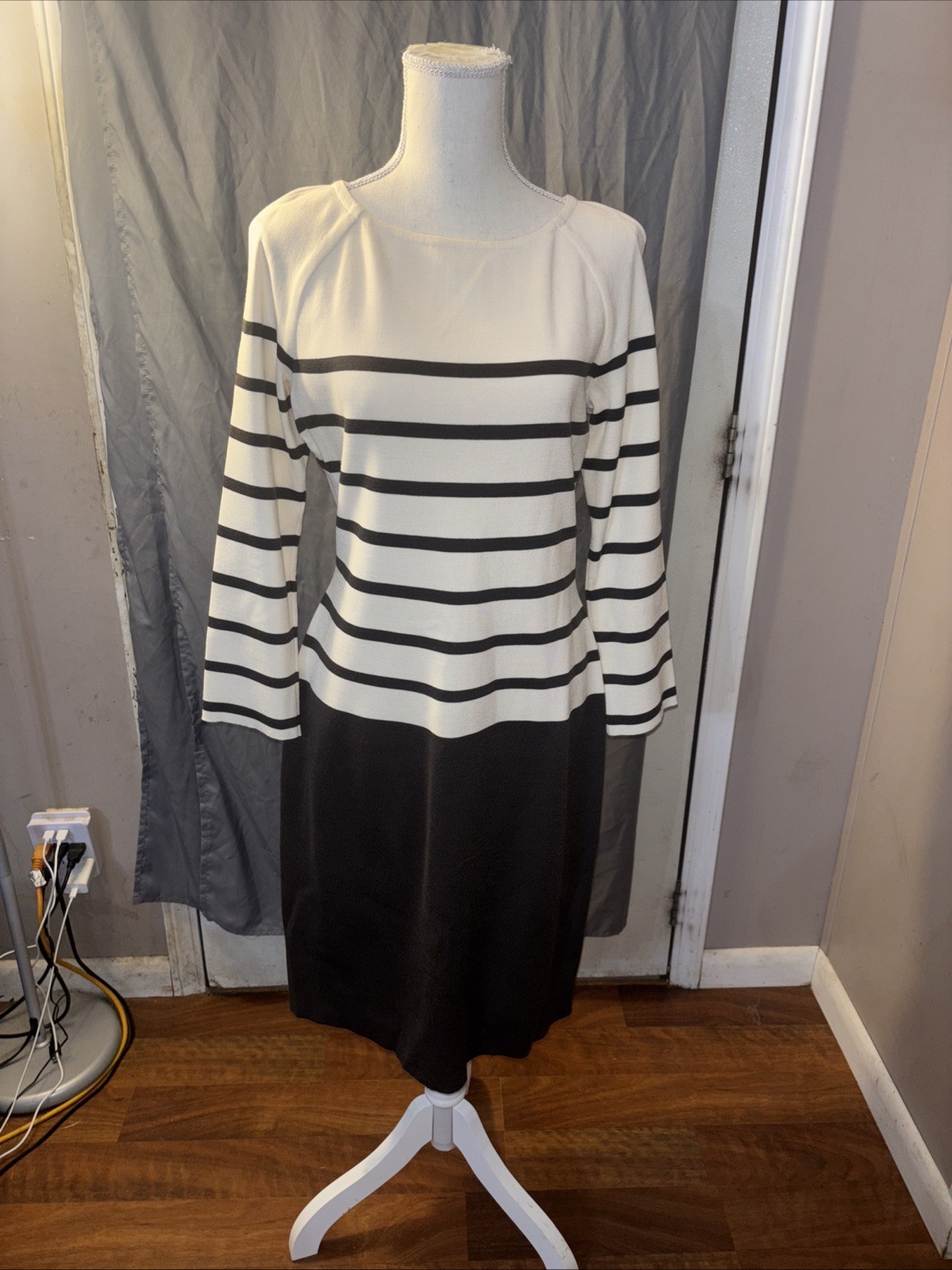 Beautiful Women’s St John Wool Brown And Beige Striped Knit Dress Size 6