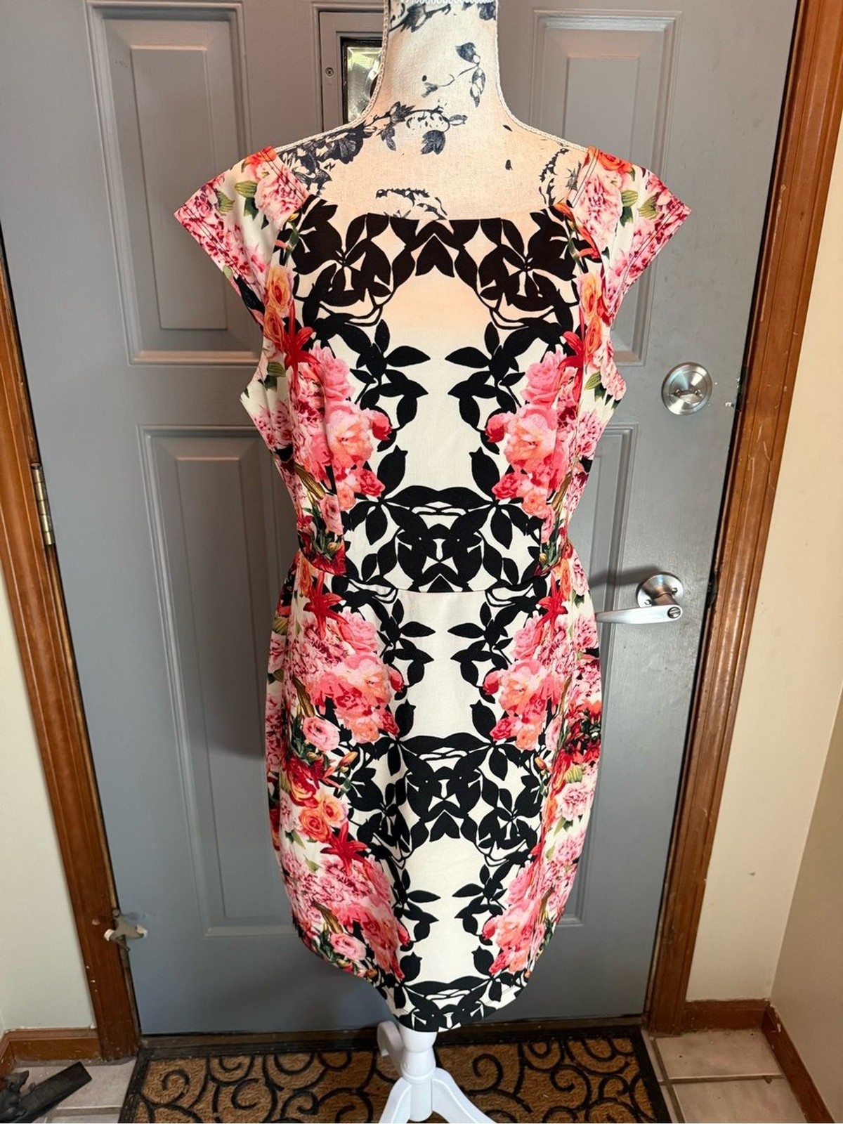Bisou Bisou -Vibrsnt Pink Floral & Black/White Cap Sleeve Dress (14)