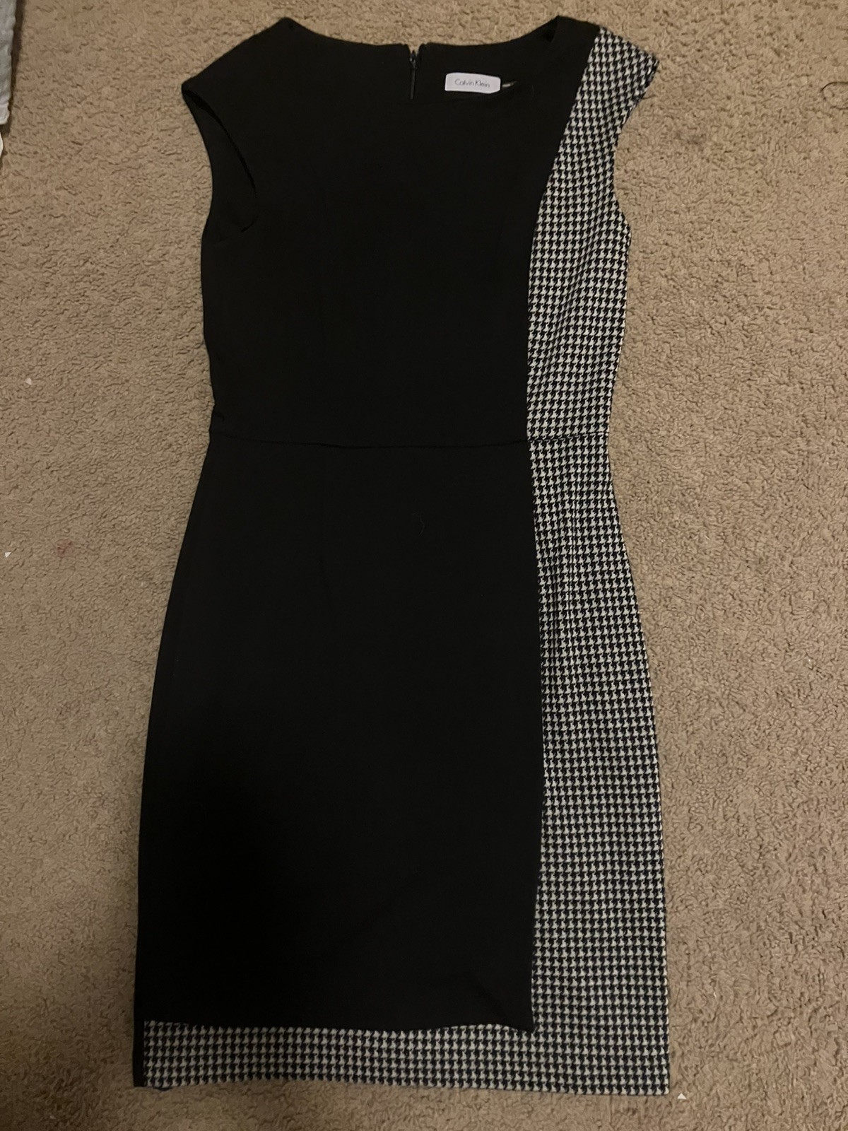 Calvin Klein Sheath Dress Gray+Black Plaid Cap Sleeve Round Neck Knee Zip Size 4