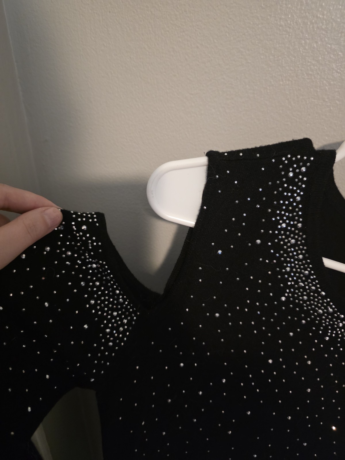 bebe Black Rhinestone Cold Shoulder Shift Knee Length Dress Women’s L