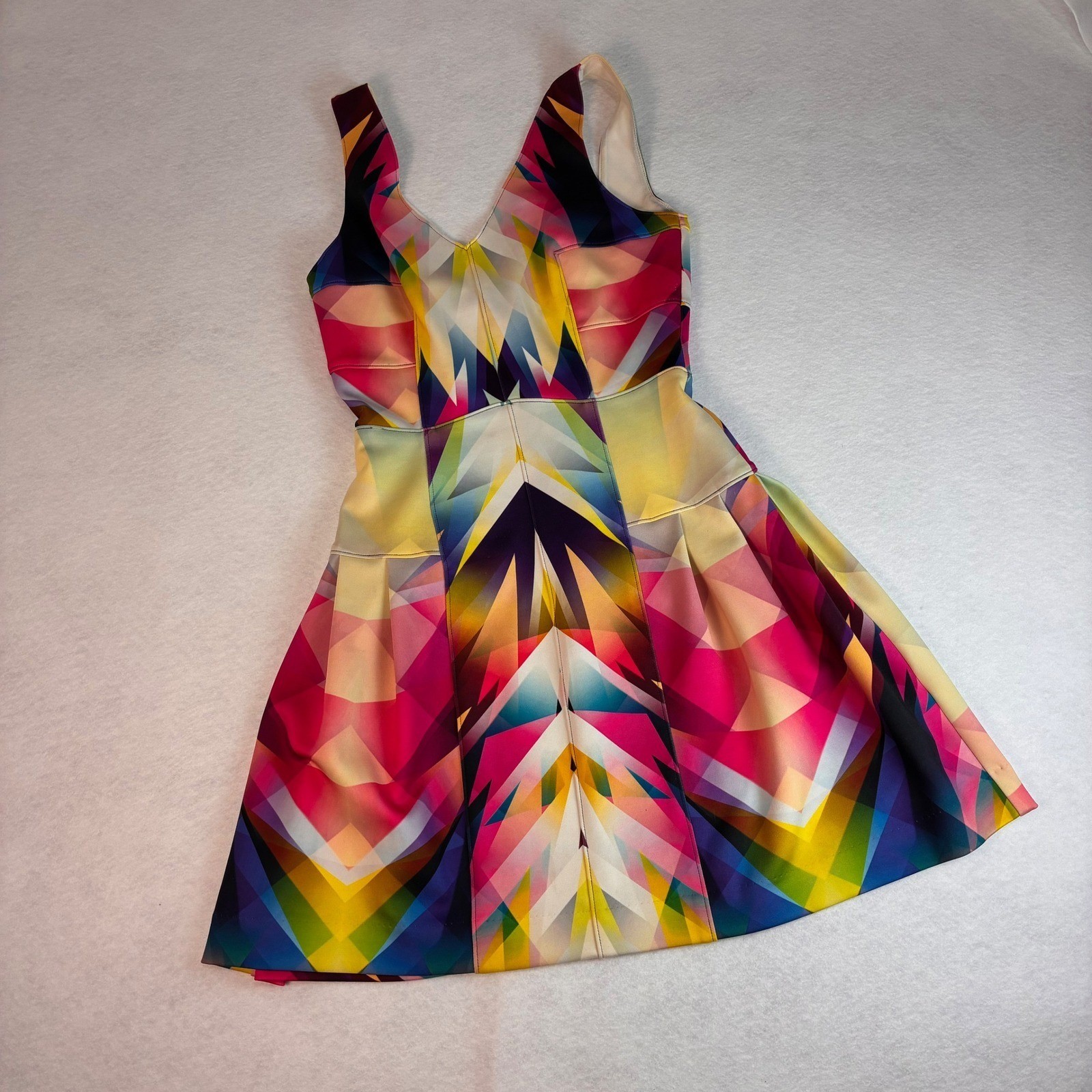 Nicole Miller Artelier Geometric Kaleidoscope Cutout Back Dress BQ10008 Size 6