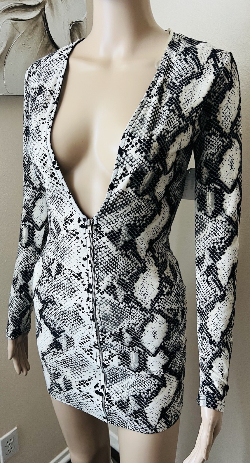 NWT FASHION Q Snake Print Plunge V Neck Long Sleeve Bodycon Mini Dress sz S