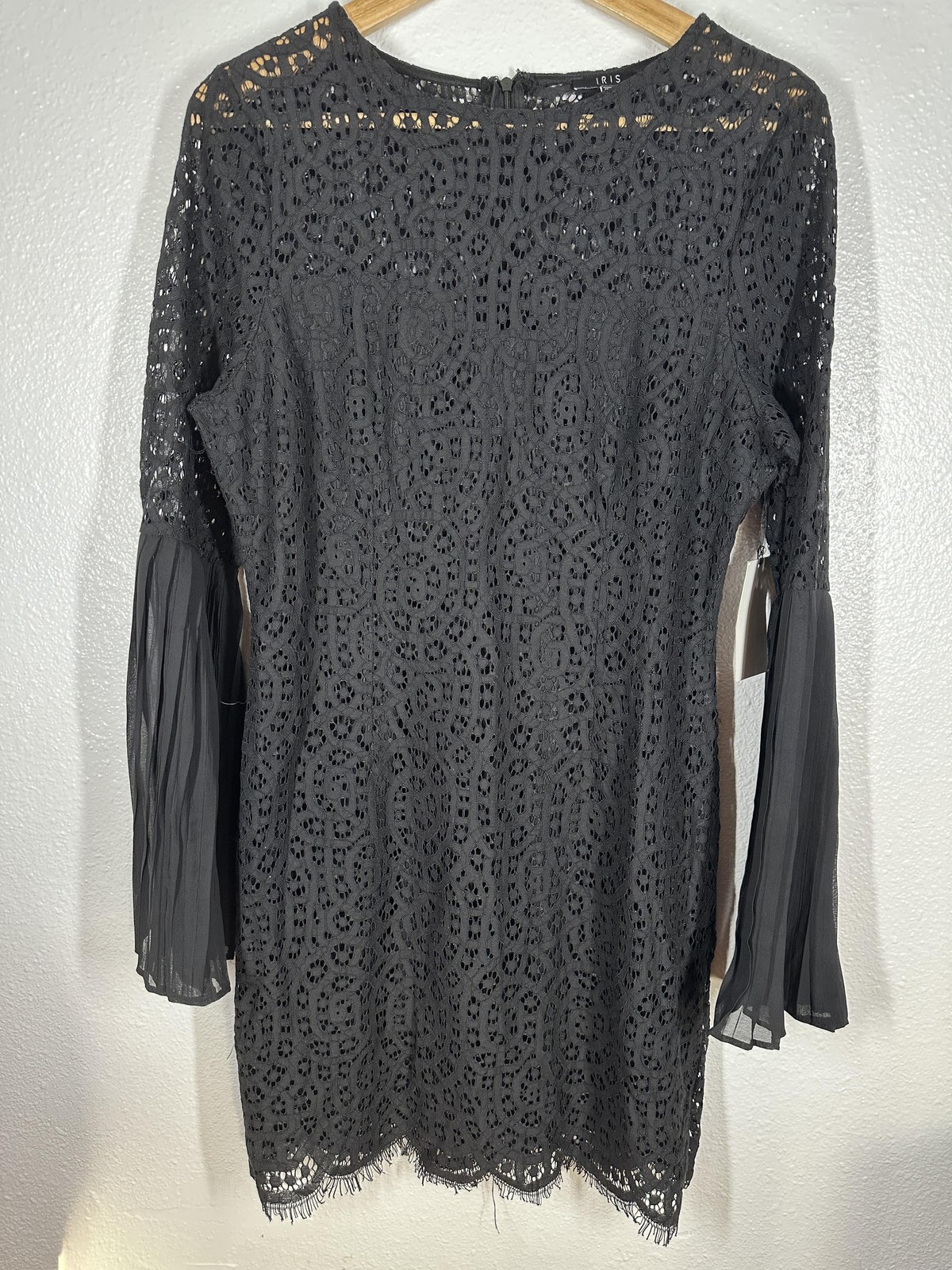 IRIS Los Angeles Dress Womens Large Black Lace Long Sleeve Pleated Bell Cuffs