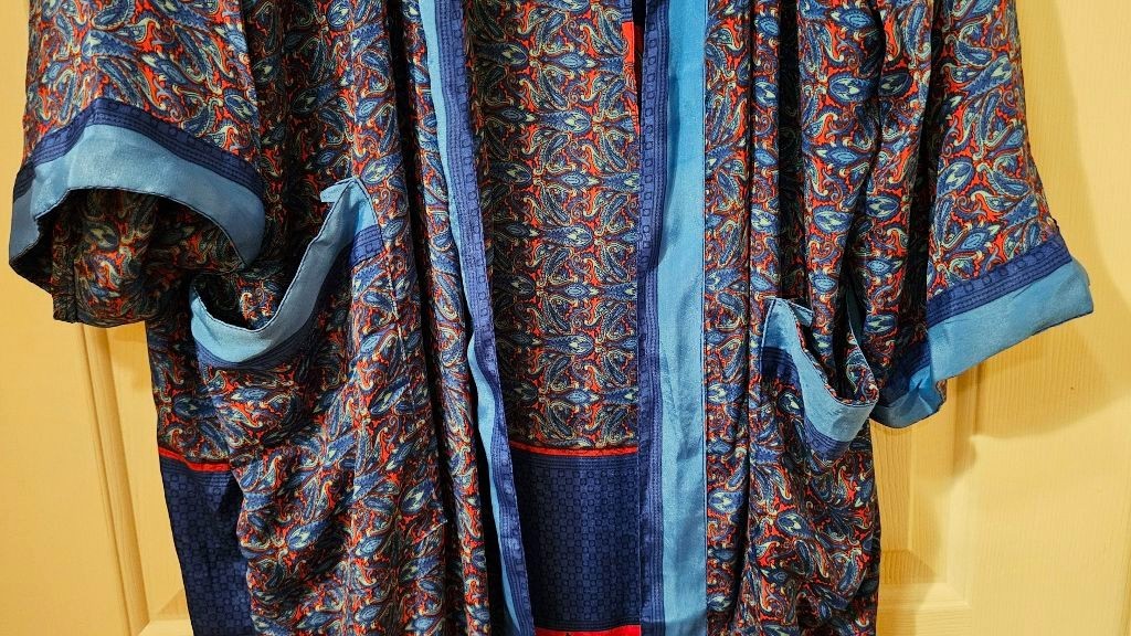 Art Silk Kimono Robe~ Womens One Size~ Kimono w/Tie ~Paisley ~ Blue, Red ~ New