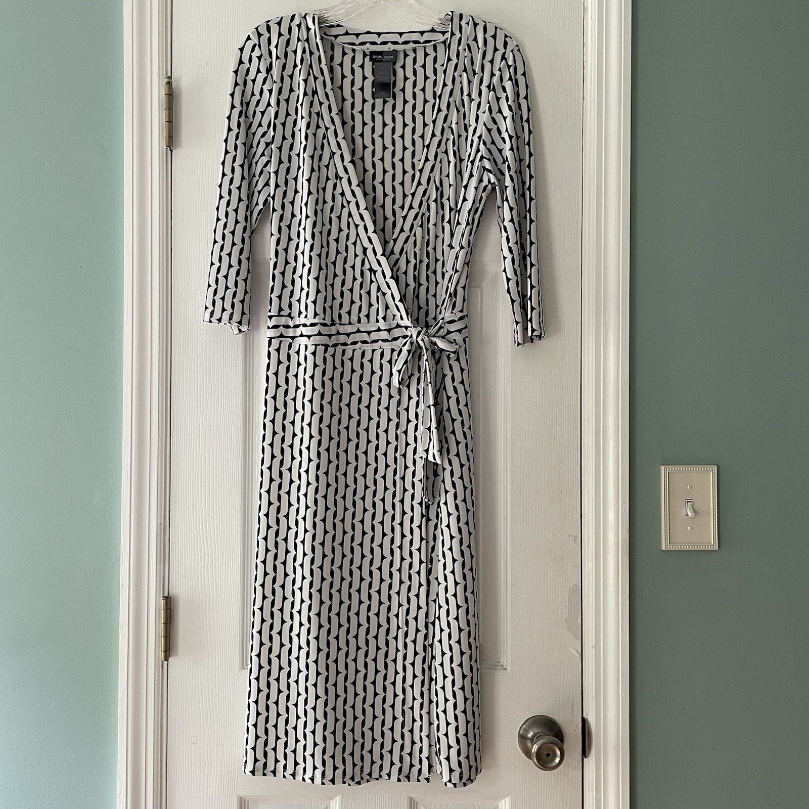 Bisou Bisou Women Size 8 Black Patterned Chain Link Midi Wrap Dress
