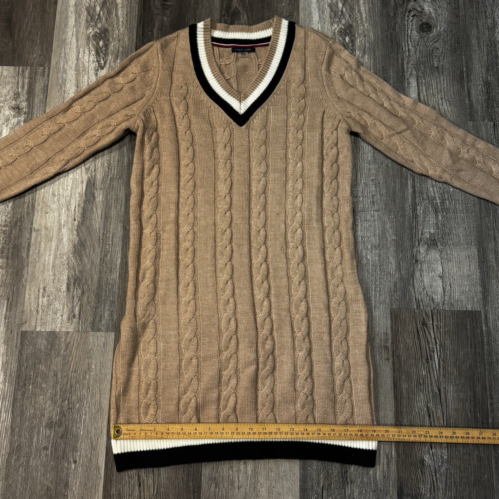 Tommy Hilfiger Chunky Cable Knit Varsity Dress M V Neck Camel Preppy Old Money
