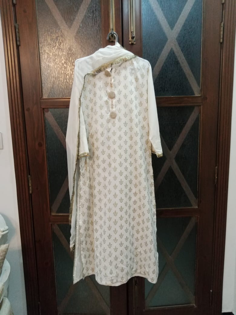 Junaid Jamshed Ivory Cotton Kurta with Maroon Churidar Pajama and Chiffon Dupata