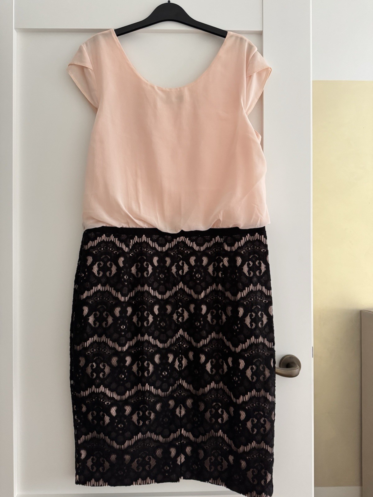 Women’s formal dress Cafalla 44 Poland with lace, powder pink and black