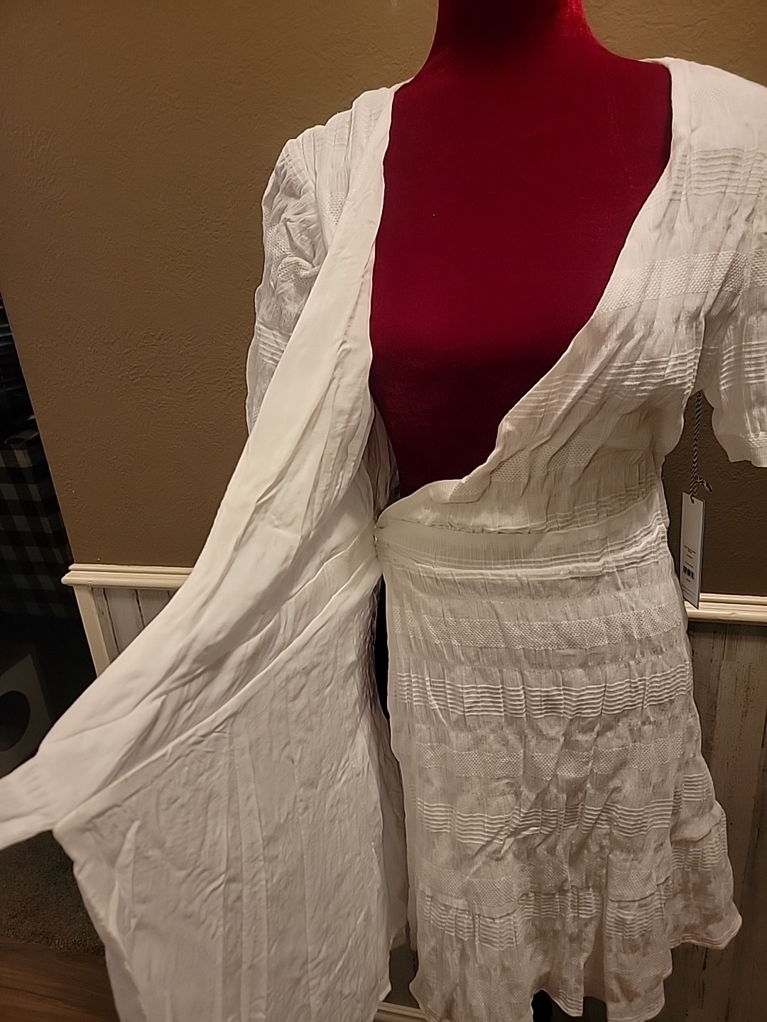 DRAPER JAMES WHITE CROSSOVER PUFF SLEEVE LINED RUFFLE WRAP DRESS SIZE L NWT $78