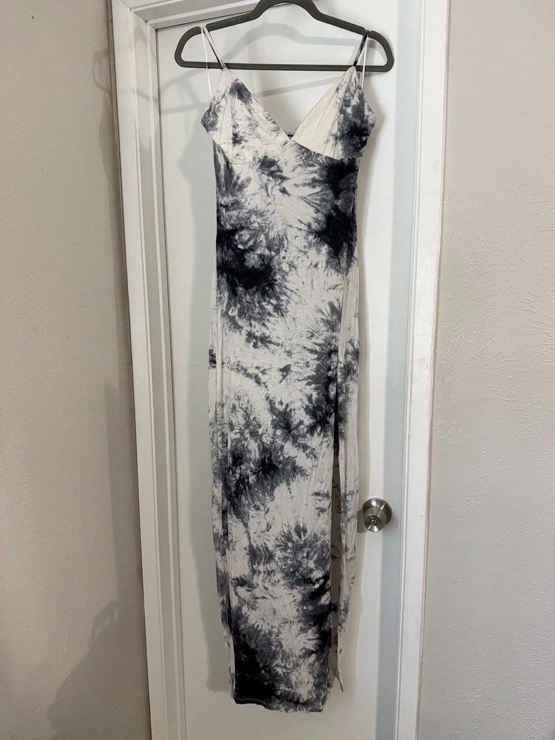 Dying For Your Love Tie Dye Maxi Dress – White/Black