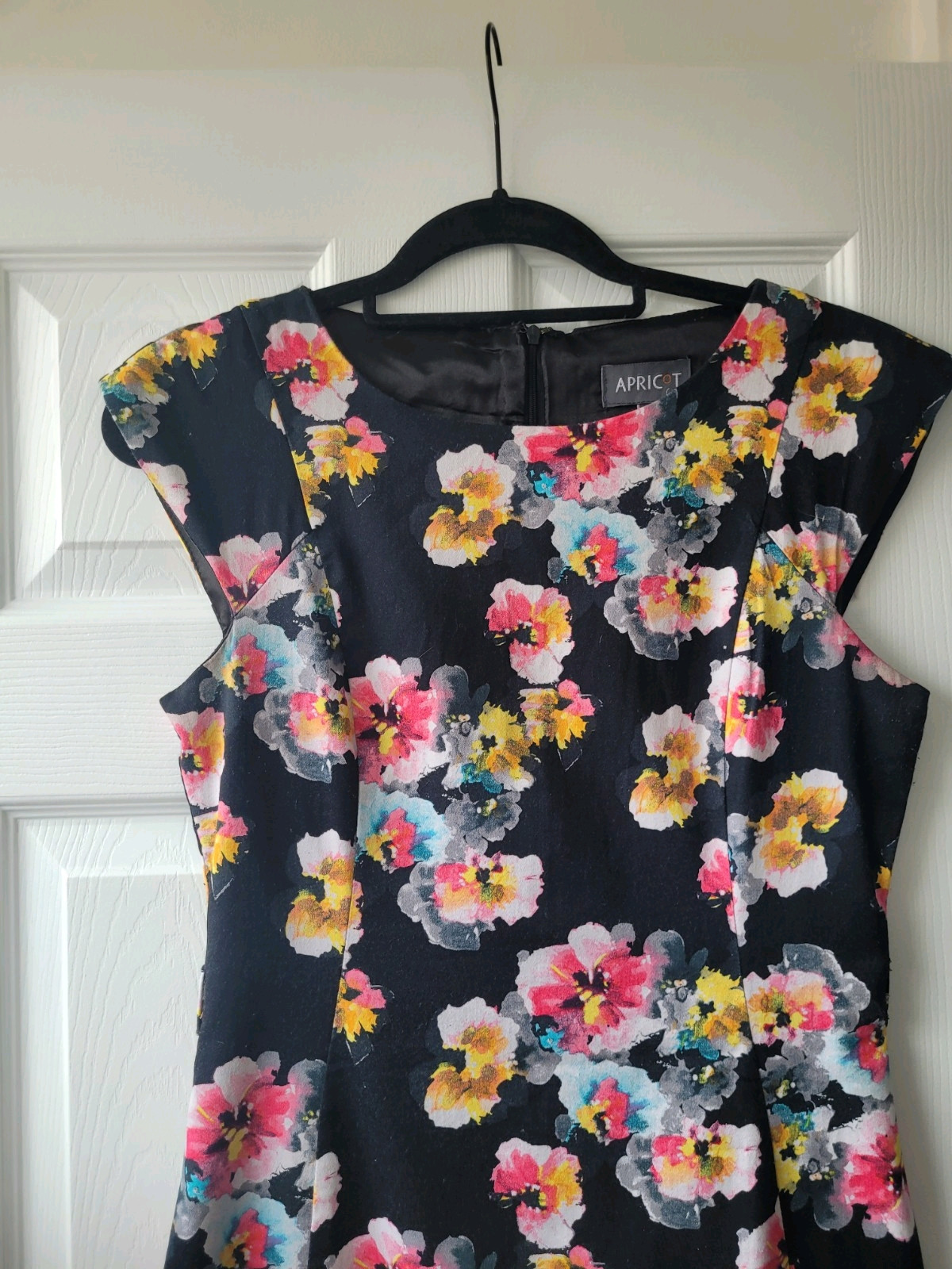 Ladies Size M DRESS from APRICOTBLACK FLOWERY pattern Capped Sleeves