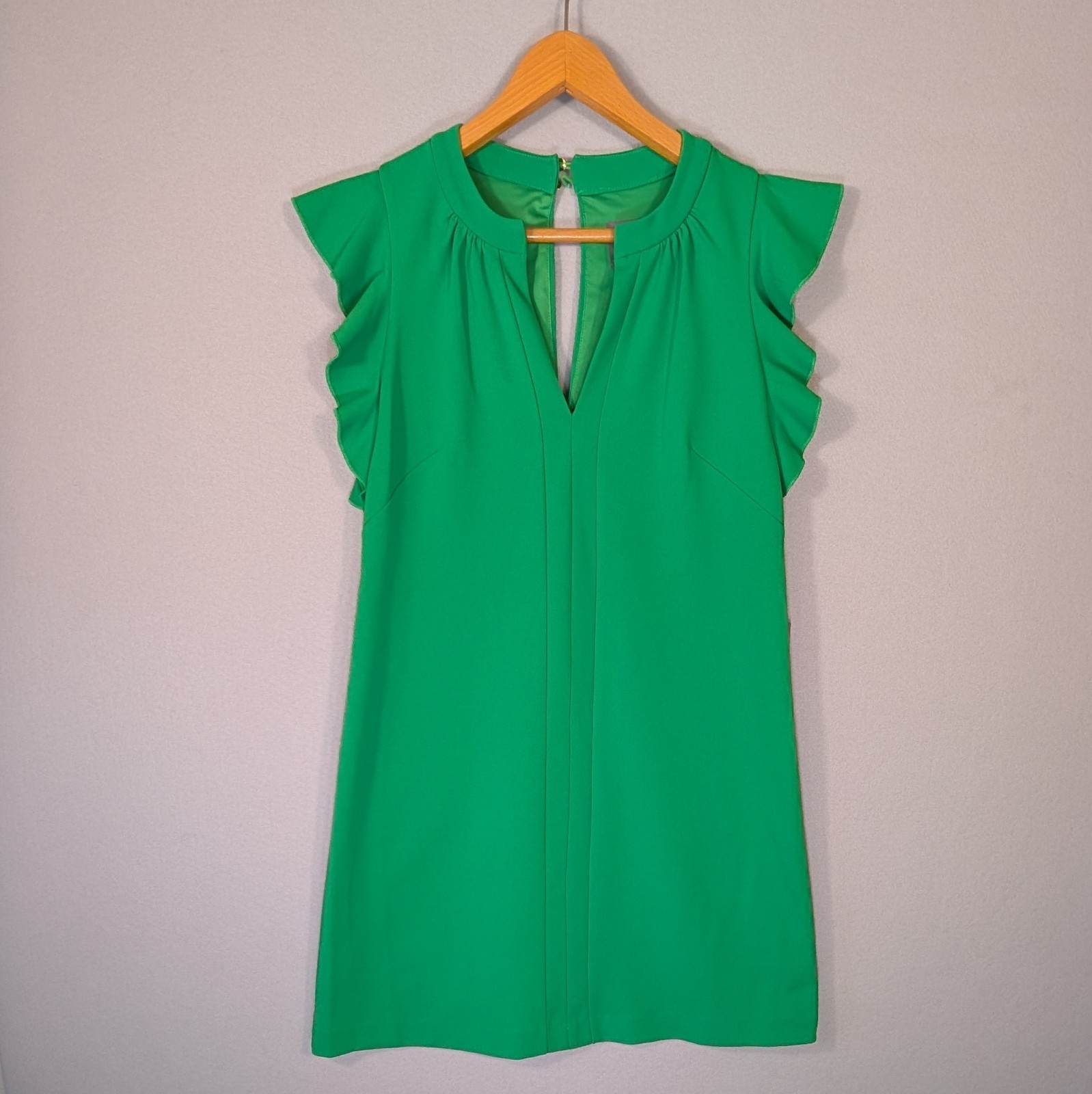 Vince Camuto NWT V-Neck Dress Green Flutter Sleeve Women’s Size 8 Cocktail