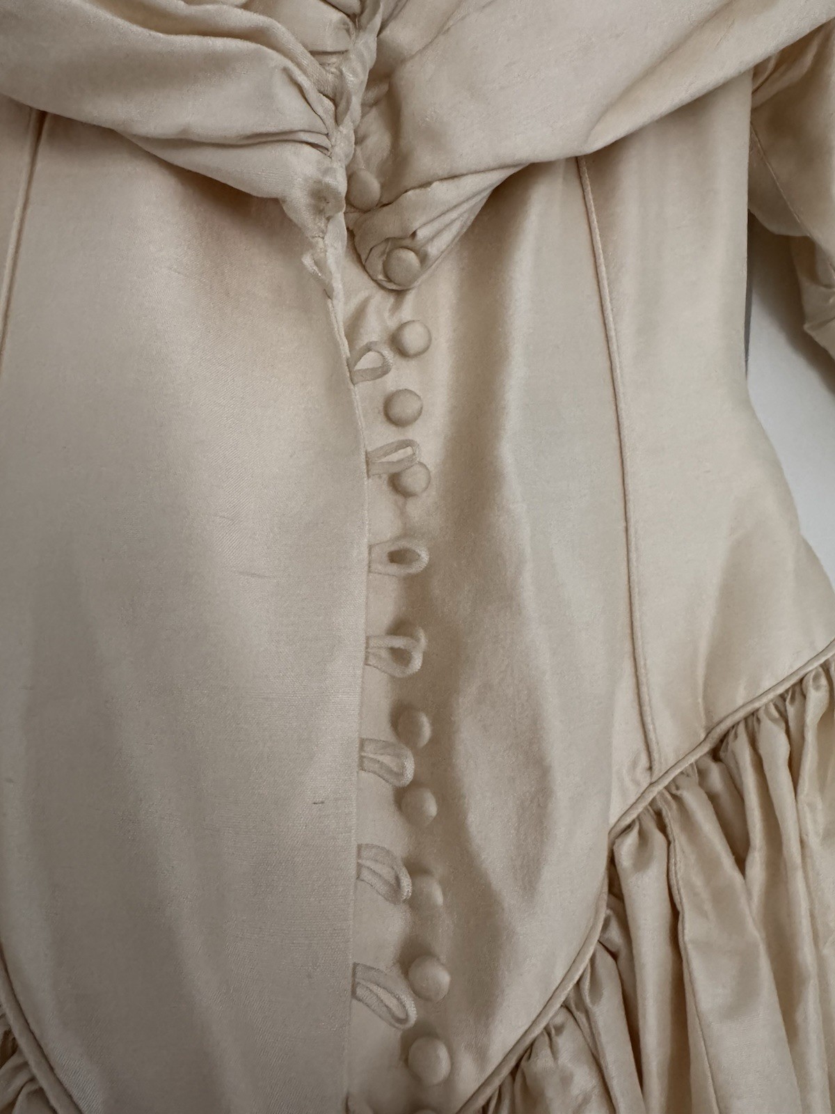Gorgeous Silk Annalise Sharp London Gown Excellent Condition.
